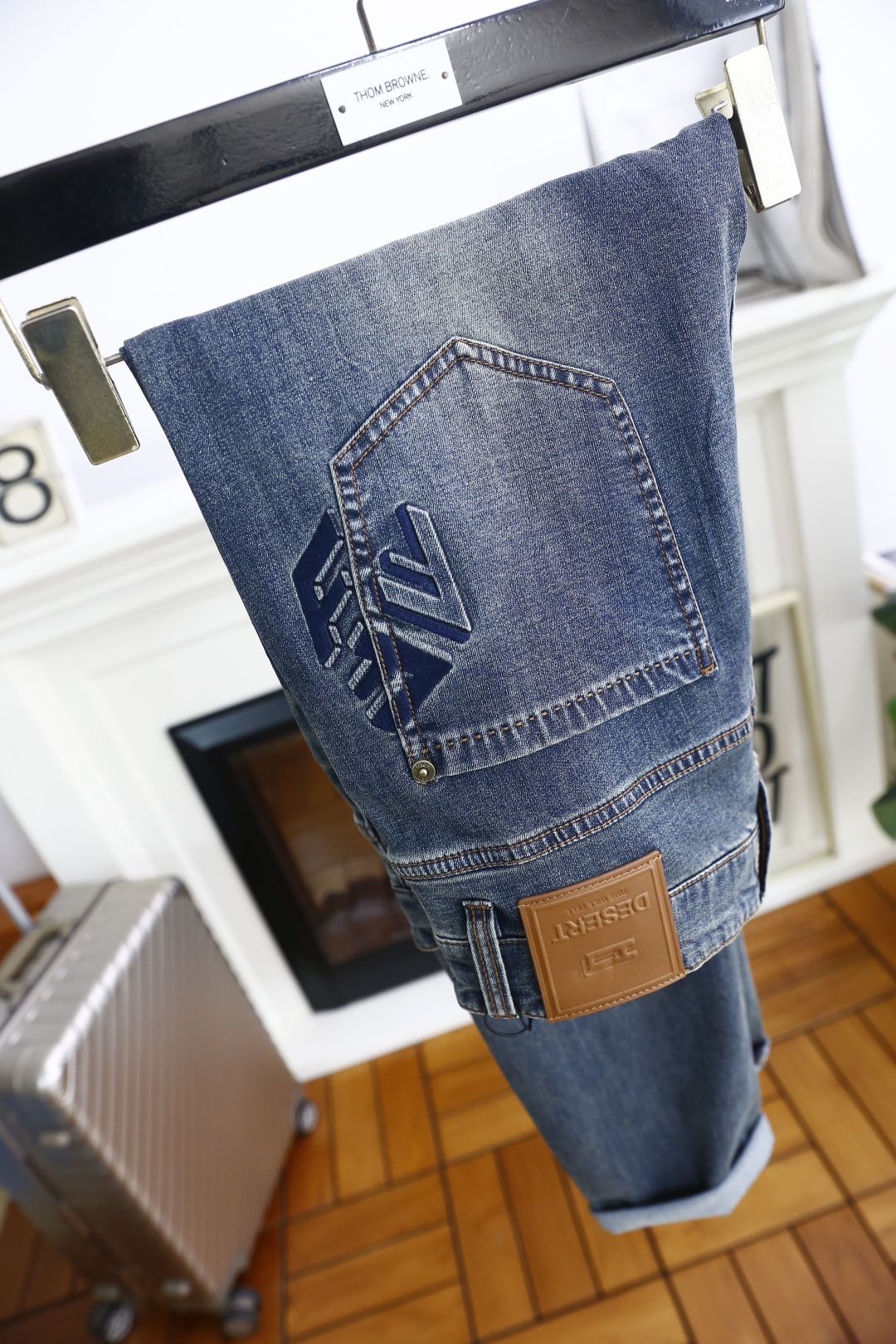 🔥芬迪/Fe*di.
2025夏季新品！时尚男士夏季薄款牛仔裤👖采用客供水洗弹力牛仔裤！海外版本😎奢华经