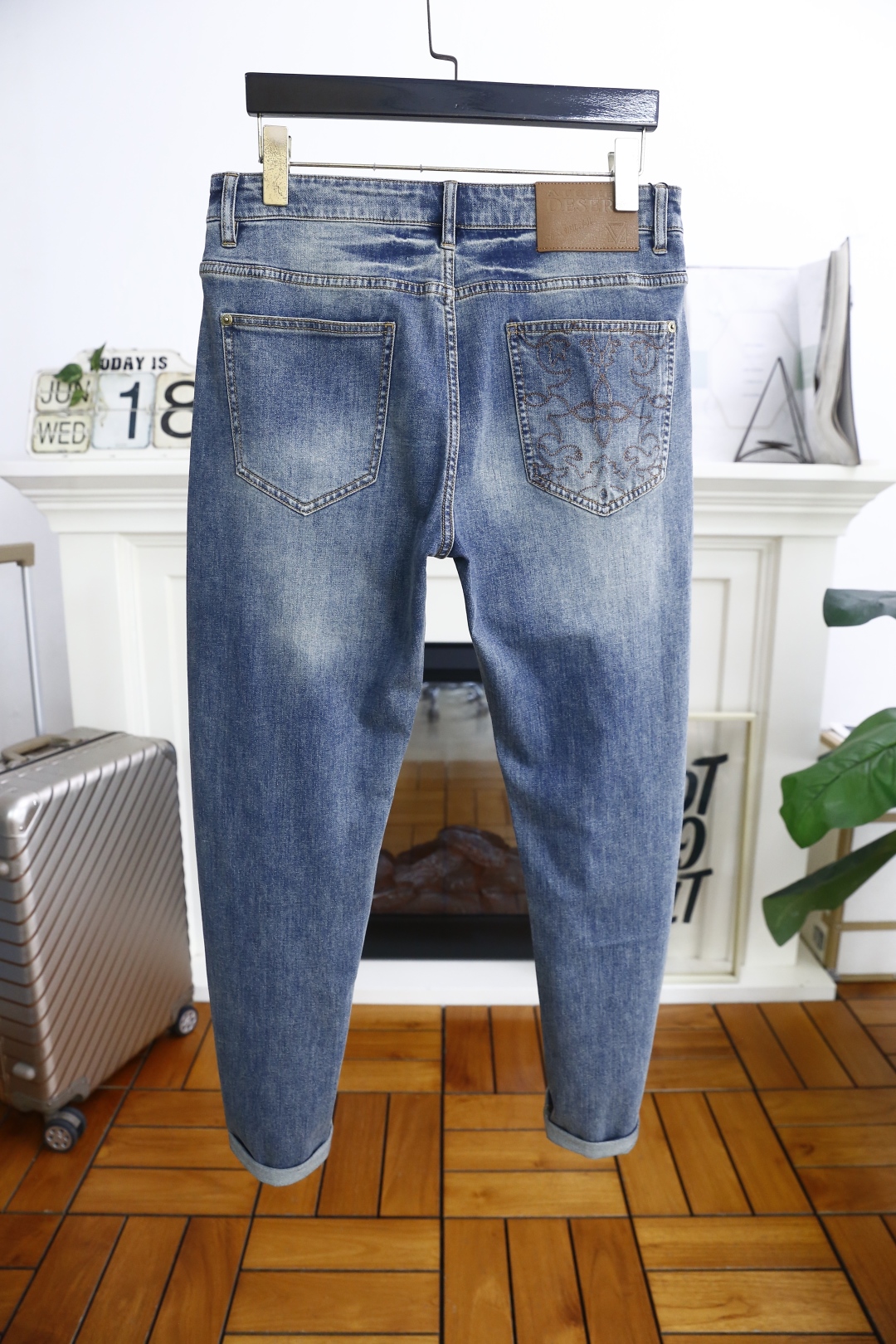 🔥路易威*/Louis Vuitt*n.
2025夏季新品！时尚男士夏季薄款牛仔裤👖采用客供水洗弹力牛仔