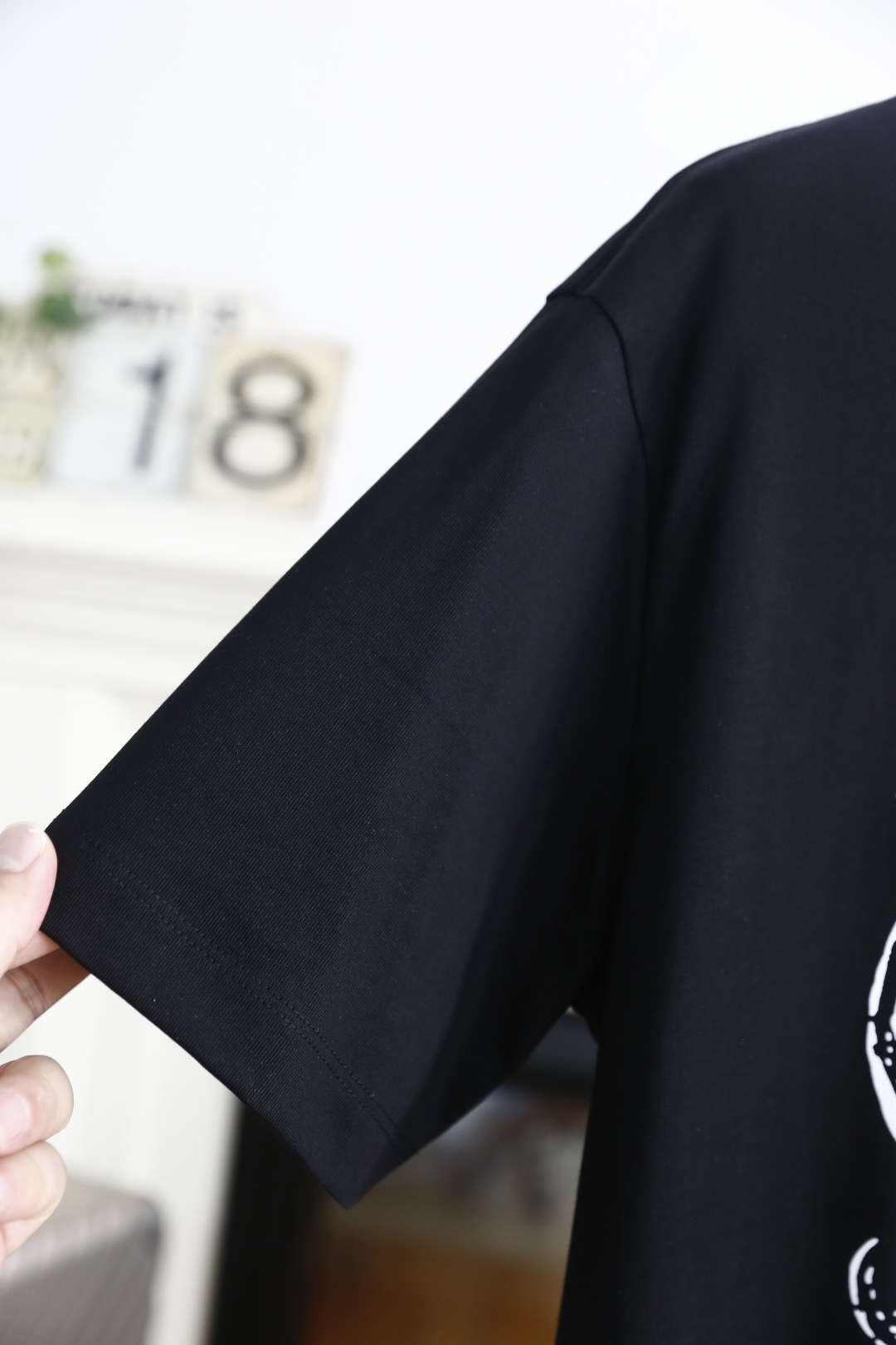 🔥罗意威.
2025夏季新款！时尚男士圆领短袖👍胸前奢华经典品牌字母LOGO设计！高端定制 高版本 时尚