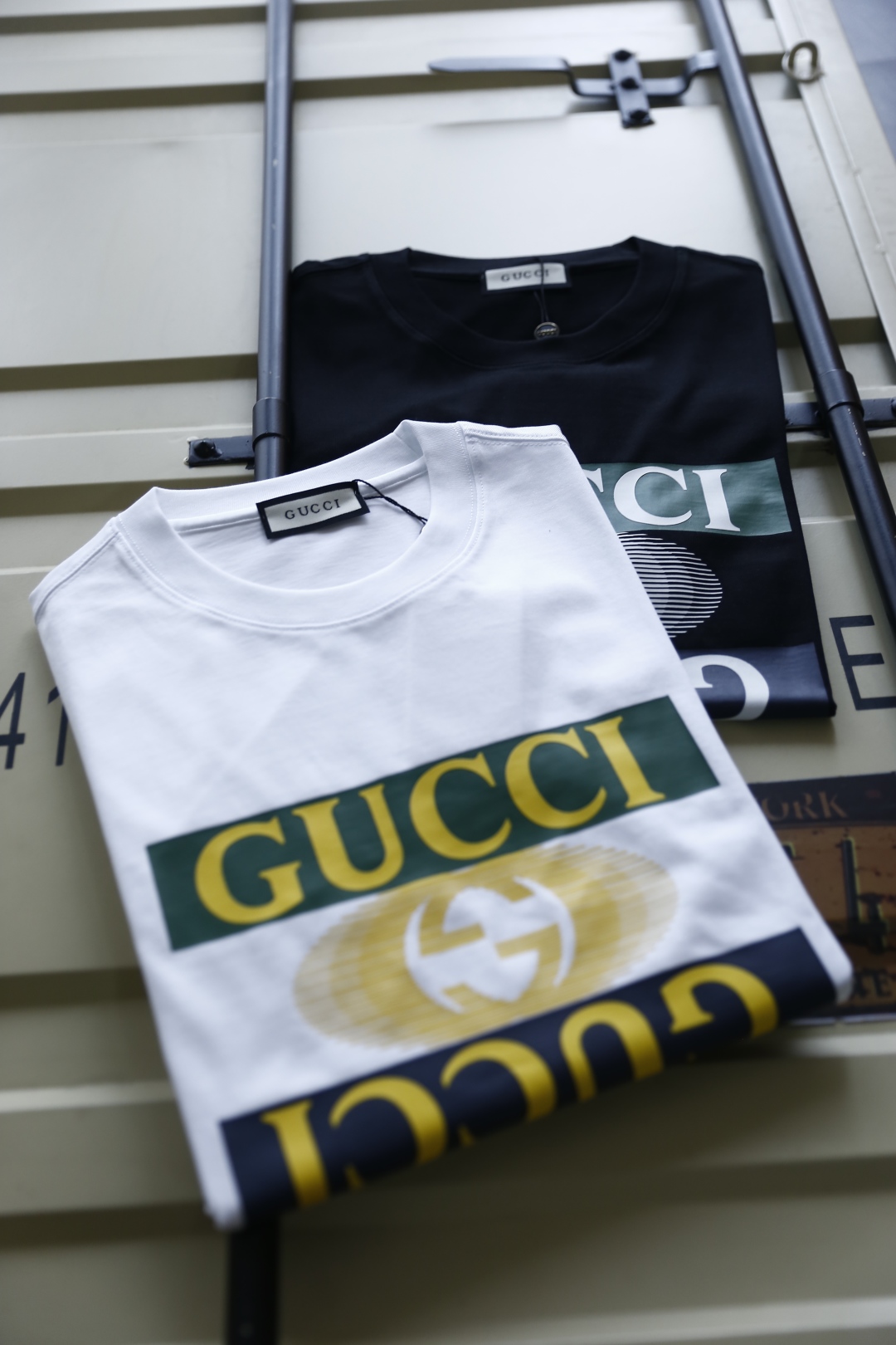 🔥古驰/Gu*ci.
2025夏季新品时尚圆领短袖！采用经典丝光云朵棉面料工艺 奢华经典品牌字母logo