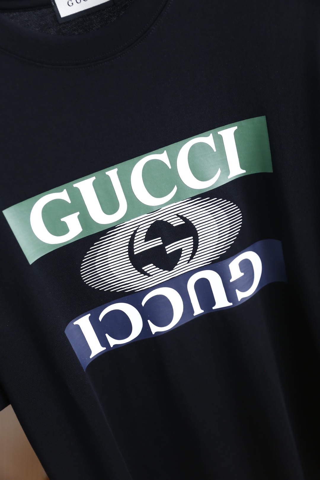 🔥古驰/Gu*ci.
2025夏季新品时尚圆领短袖！采用经典丝光云朵棉面料工艺 奢华经典品牌字母logo