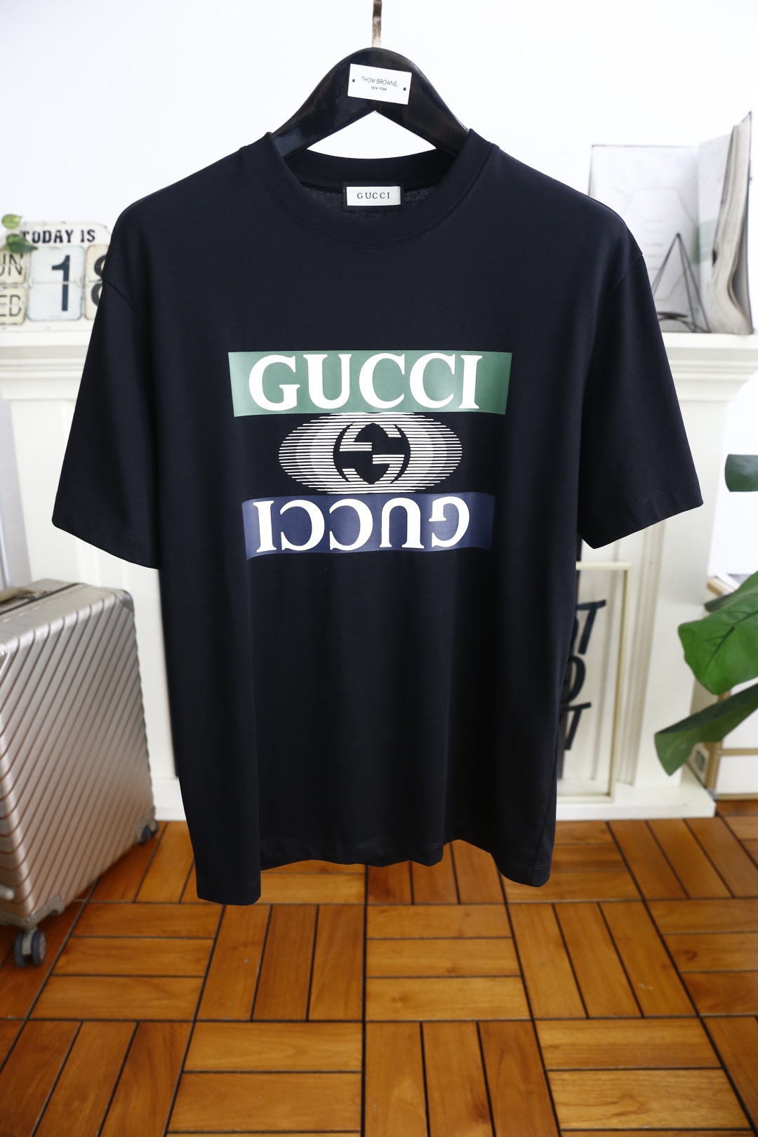 🔥古驰/Gu*ci.
2025夏季新品时尚圆领短袖！采用经典丝光云朵棉面料工艺 奢华经典品牌字母logo