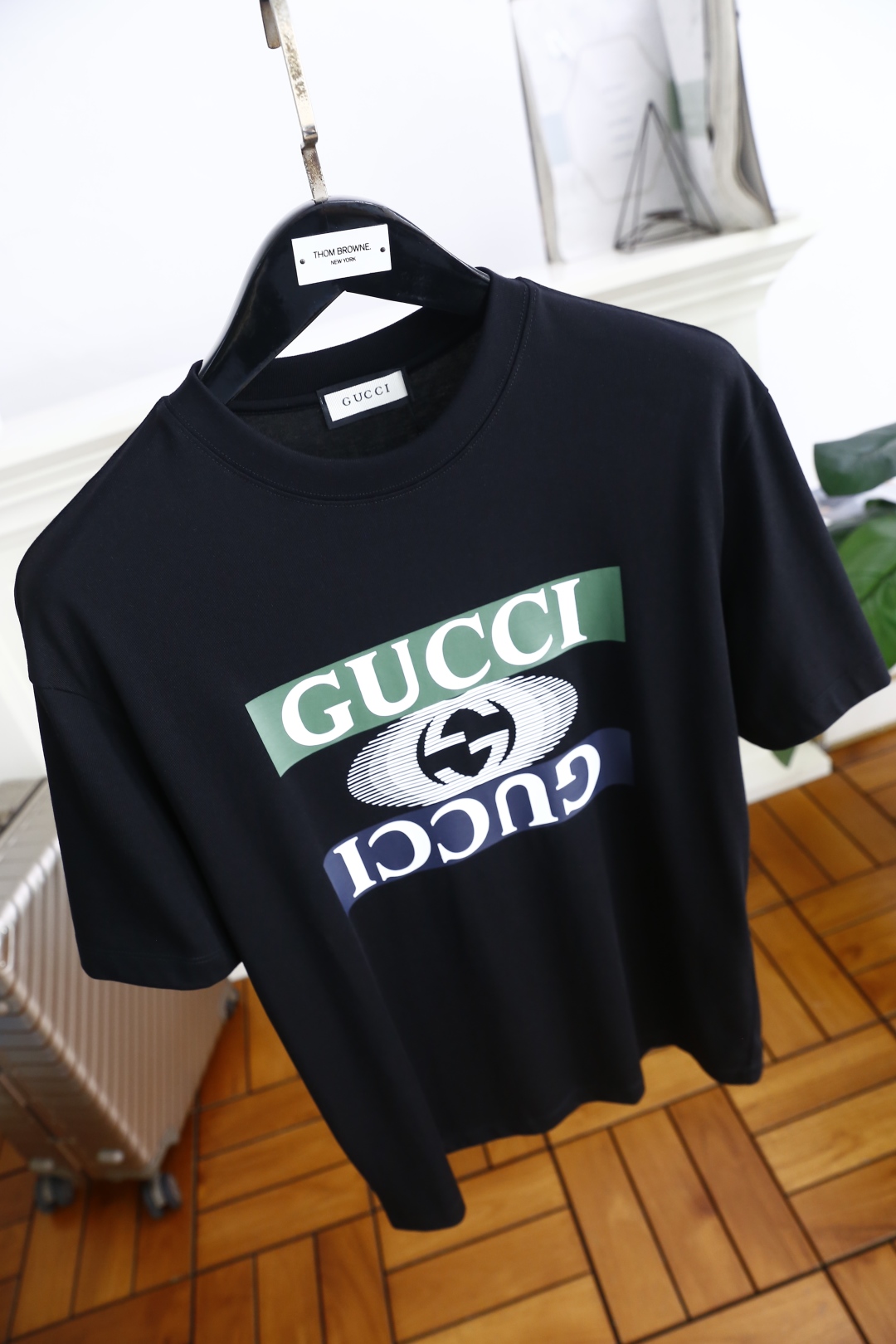 🔥古驰/Gu*ci.
2025夏季新品时尚圆领短袖！采用经典丝光云朵棉面料工艺 奢华经典品牌字母logo