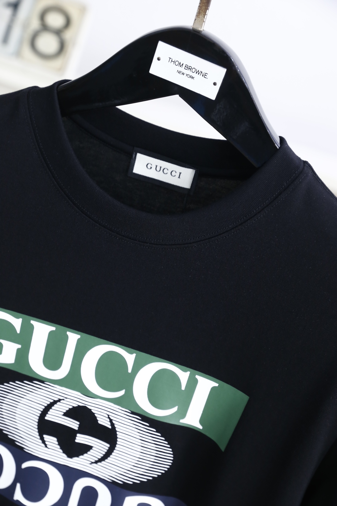 🔥古驰/Gu*ci.
2025夏季新品时尚圆领短袖！采用经典丝光云朵棉面料工艺 奢华经典品牌字母logo