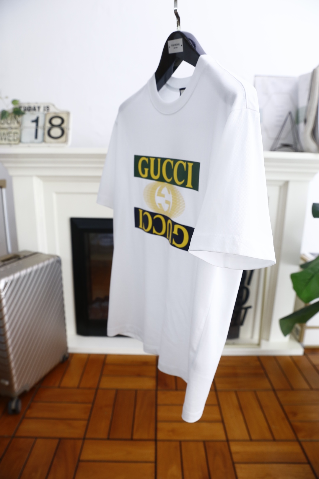🔥古驰/Gu*ci.
2025夏季新品时尚圆领短袖！采用经典丝光云朵棉面料工艺 奢华经典品牌字母logo