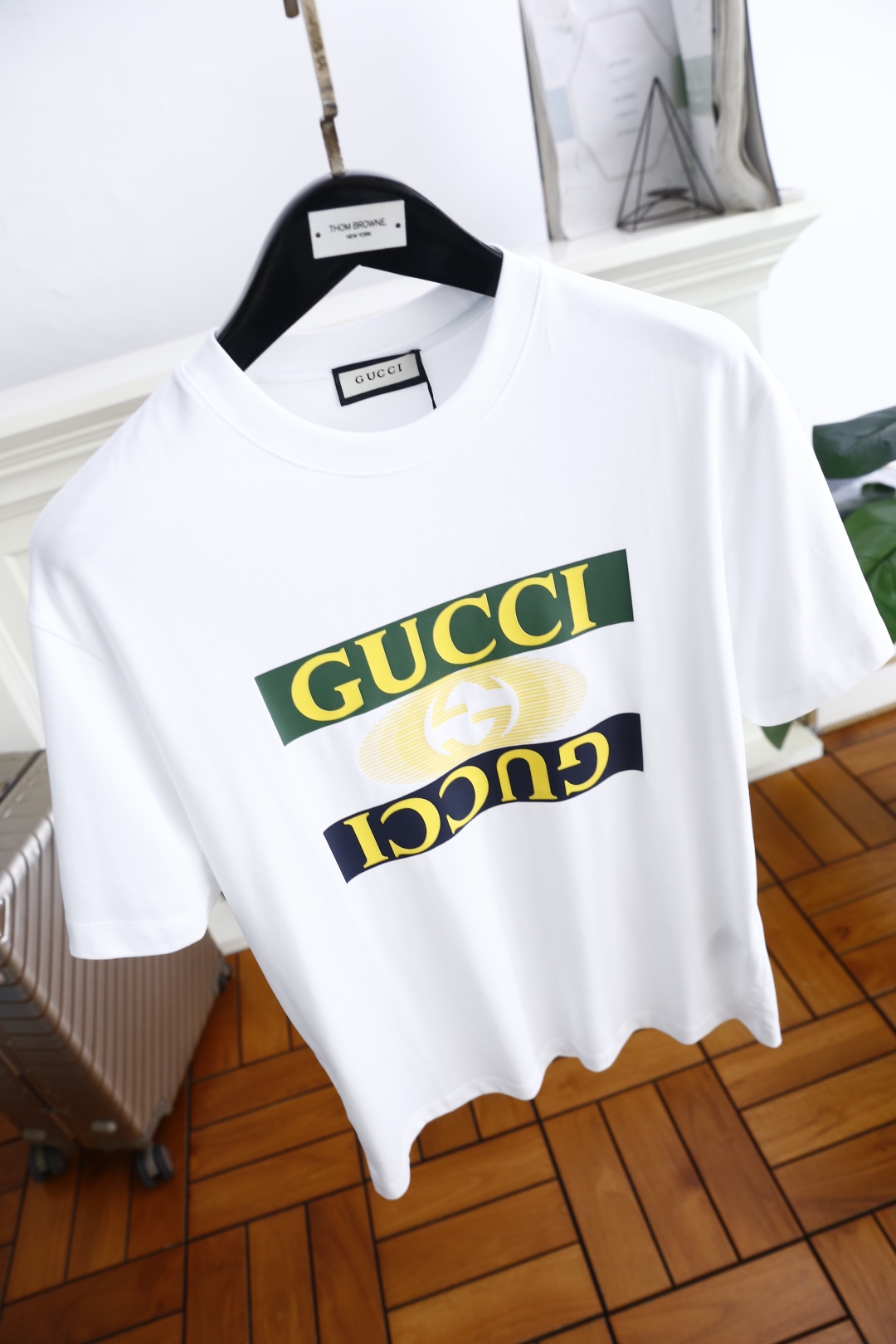 🔥古驰/Gu*ci.
2025夏季新品时尚圆领短袖！采用经典丝光云朵棉面料工艺 奢华经典品牌字母logo