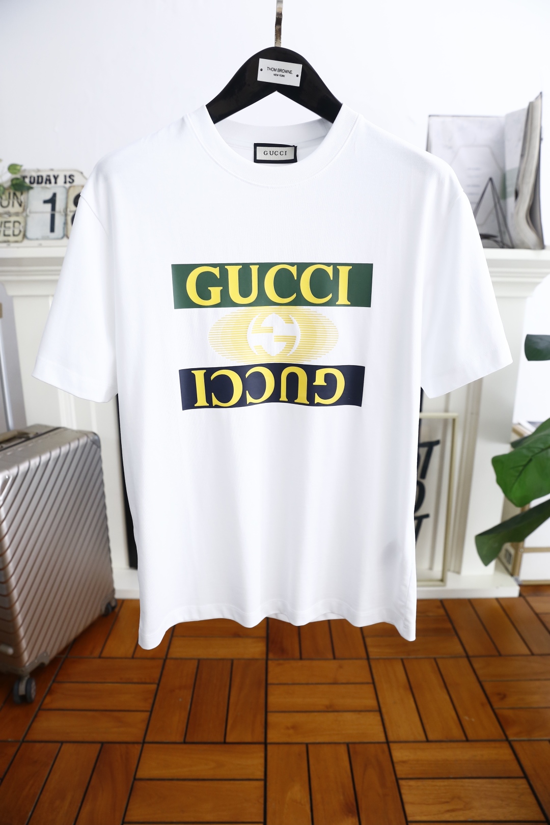 🔥古驰/Gu*ci.
2025夏季新品时尚圆领短袖！采用经典丝光云朵棉面料工艺 奢华经典品牌字母logo