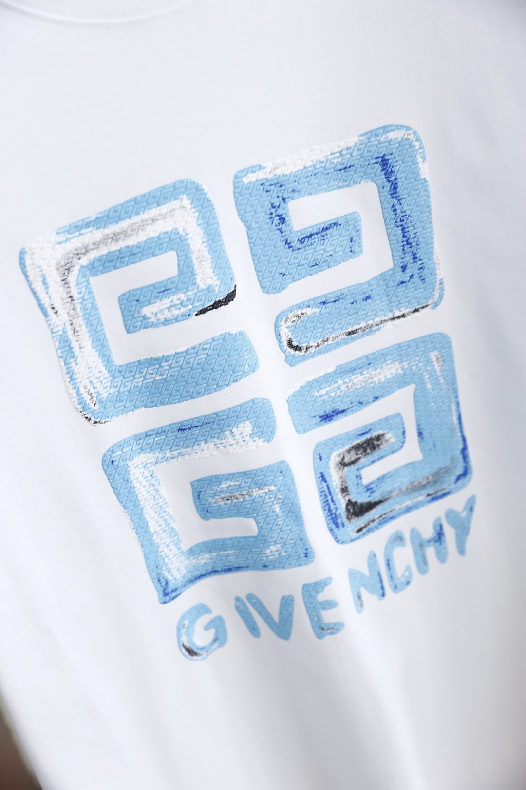 🔥纪梵希/Given*hy.
2025夏季新款！时尚男士圆领短袖👍胸前奢华经典品牌字母LOGO设计！高端