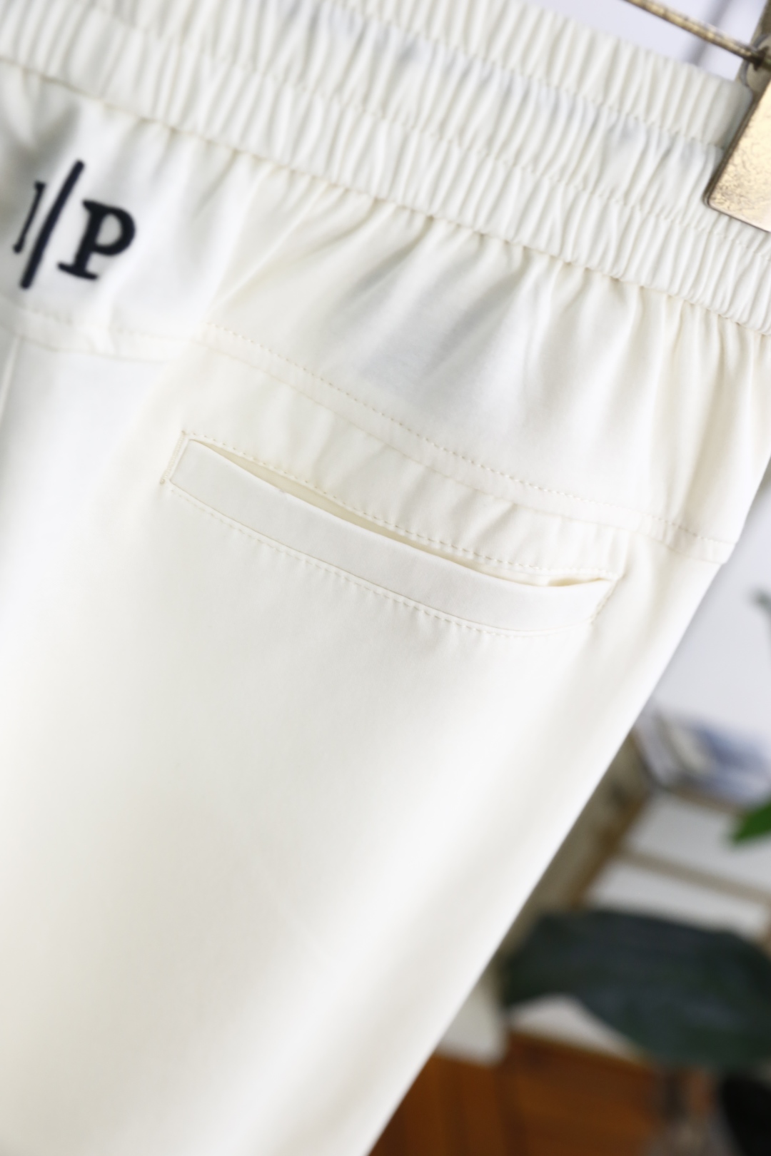🔥lp。.
25夏季新品时尚男士薄款休闲裤！采用进口舒适透气棉面料，奢华品牌原版字母LOGO设计 上身随