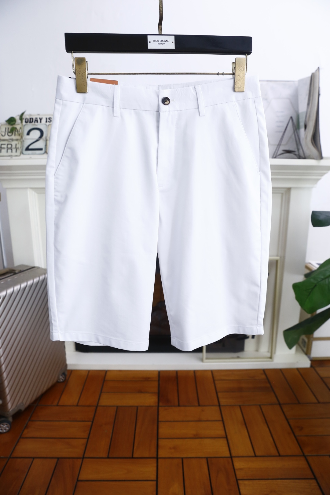 NO:424344,LP. New summer fashion casual shorts for men!  The overall simple design, classic and versatile style, without too much decoration, the main fabric and style!  Luxury brand letter LOGO is the highlight of details. The fabric is made of top-quality comfortable fabrics, moderate thickness, skin-friendly on the upper body, breathable, and has a good sense of crispness. Orders of the full quality!  Counter size 29-42, shipped the next day!  ,loro piana,shorts,alexander wang19860909LP. 夏季新品男士时尚休闲短裤！整体简约的设计,经典百搭的款式 没有过多的装饰 主打面料与版型！奢华品牌字母LOGO作为细节亮点 面料采用顶级舒适面料,厚度适中,上身亲肤 透气,能有很好的挺括感 全品相的订单！专柜尺码29-42,隔天出货！,,loro piana,shorts,alexander wang,Men's clothing