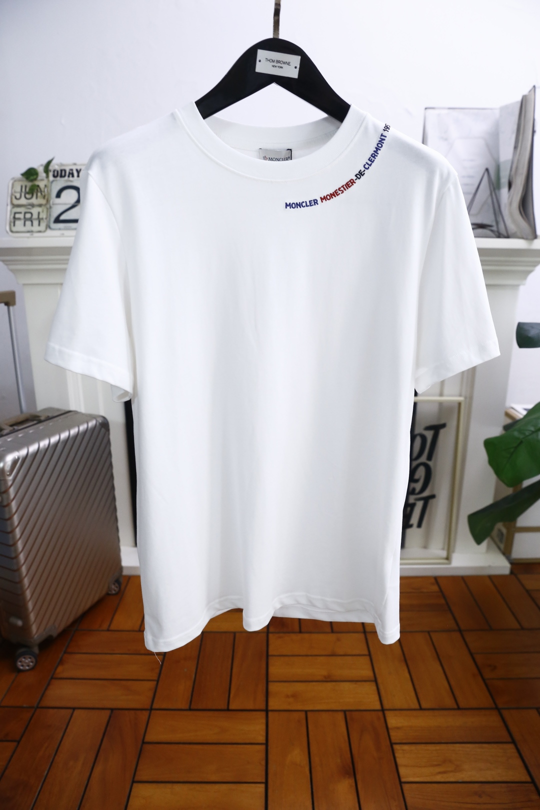 NO:433153,Mon*ler. 2025 summer new style original single men's casual short-sleeved T-shirt!  Luxurious classic brand original letter LOGO design!  High-end customization, high-version, fashionable and versatile!  It is made of comfortable mercerized cotton fabric and feels super soft and delicate, comfortable to wear, high-end boutique, fine OEM, very good for the body, a must-have item for men!  Size S-2XL, shipped the next day!  ,Moncler,T-shirt,tees,t-shirt,alexander wang19860909蒙口/Mon*ler. 2025夏季新款原单男士休闲短袖T恤！奢华经典品牌原版字母LOGO设计！高端定制 高版本 时尚百搭爆款！采用舒适丝光棉面料手感超柔软细腻 穿着亲肤舒适 高端精品 代工厂精细做上身非常赞 男士必备单品！尺码S-2XL,隔天出货！,,Moncler,T-shirt,tees，t-shirt,alexander wang,Men's clothing