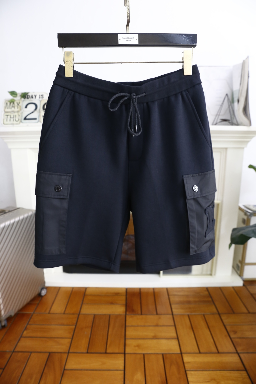 NO:427114,Louis Vuit*/Louis Vuit*on. New in summer! Fashionable original single men's versatile elastic waist shorts are made of comfortable fabrics and skin-friendly and excellent luxury classic brand original logo design. Taste and value are shared. They are very comfortable to wear, low-key and luxurious. They are very classy when worn. There is no need to say much about the trouser style and cutting. The upper body is exquisite and vivid. Really first-class and top-quality materials. The true palace-level casual shorts. The upper body is absolutely stylish and extremely luxurious. Full of personality, atmospheric and versatile, a must-have when going out! Size 48-56, shipped the next day! ,,louis vuitton,louis vuitton,shorts,alexander wang19860909路易威*/Louis Vuit*on. 夏季新品！时尚原單男士百搭松紧腰短裤采用舒适面料亲肤感极佳奢华经典品牌原版logo设计 品味与价值共享 身穿着非常舒适 低调不失奢华 穿出去非常有档次 裤型款式和裁剪亦无需多言 上身精致跃然.真正一等一顶级质料 真正殿堂级的休闲短裤 上身绝对的有型 极度奢华 个性十足,大气且百搭,出街必备！尺码48-56,隔天出货！,,louis vuitton,louis vuitton,shorts,alexander wang,Men's clothing