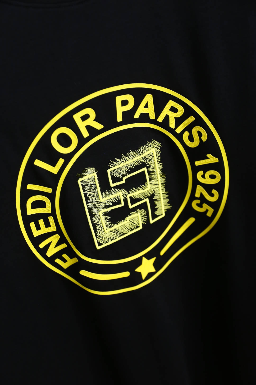 🔥芬迪/Fe*di.2025夏季新品男士圆领短袖🍃胸前奢华品牌字母LOGO标识标注👍🏼上身就能体会这款设