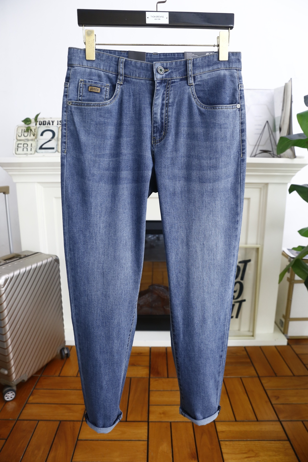 NO:469604,Balenciaga. New summer products!  Fashionable men's summer casual jeans are made of customer-supplied wash stretch jeans!  Luxurious classic custom logo pairing!  Fashion trends have therefore become one of the biggest selling points and are extremely cost-effective. There is no confusion or trouble of color conflict. Such a rich high-end jeans are absolutely fashionable, casual and versatile!  A must-have for trendy men!  Counter size 29-38, shipped the next day!  ,balenciaga,jeans,alexander wang19860909巴黎世家. 夏季新品！时尚男士夏季休闲牛仔裤采用客供水洗弹力牛仔裤！奢华经典定制LOGO搭配！时尚潮流因此已成为最大卖点之一而性价比又极高,没有颜色冲突的困惑或困扰,这么一款丰富内练高端牛仔裤,绝对时尚休闲百搭款！潮男必备！专柜尺码29-38,隔天出货！,,balenciaga,jeans,alexander wang,Men's clothing