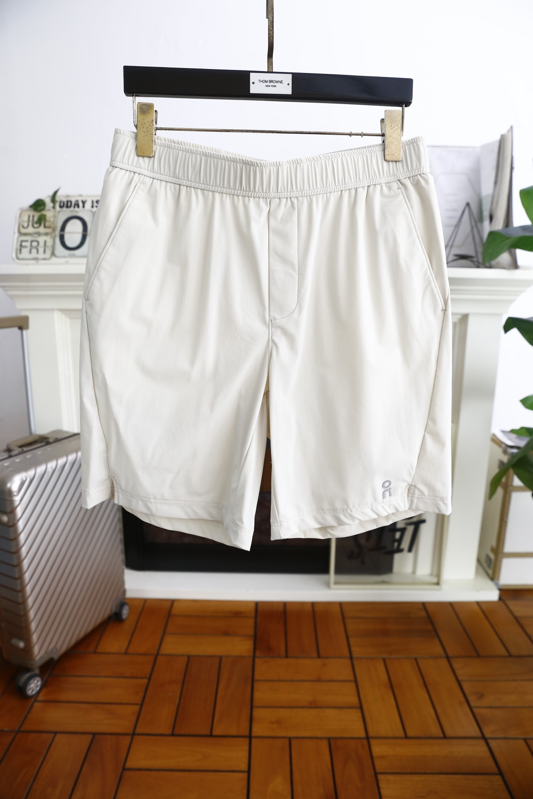 NO:462766,Luo Yiwei. 2025ss summer new product men's shorts luxury classic brand logo design uses comfortable quick-drying fabric!  Share taste and value. It is very comfortable to wear, low-key and luxurious. It is very classy when worn. There is no need to say much about the pants style and cutting. The upper body is exquisite and vivid. It is truly first-class and top-quality. The real palace-level casual shorts. The upper body is absolutely stylish and extremely luxurious. It is full of personality, atmospheric and versatile. It is a must-have when going out!  Size M-4XL, shipped the next day!  ,loewe,shorts,alexander wang19860909罗意威. 2025ss夏季新品男士短裤奢华经典品牌logo设计 采用舒适速干面料！品味与价值共享 身穿着非常舒适 低调不失奢华 穿出去非常有档次 裤型款式和裁剪亦无需多言 上身精致跃然.真正一等一顶级质料 真正殿堂级的休闲短裤 上身绝对的有型 极度奢华 个性十足,大气且百搭,出街必备！尺码M-4XL,隔天出货！,,loewe,shorts,alexander wang,Men's clothing