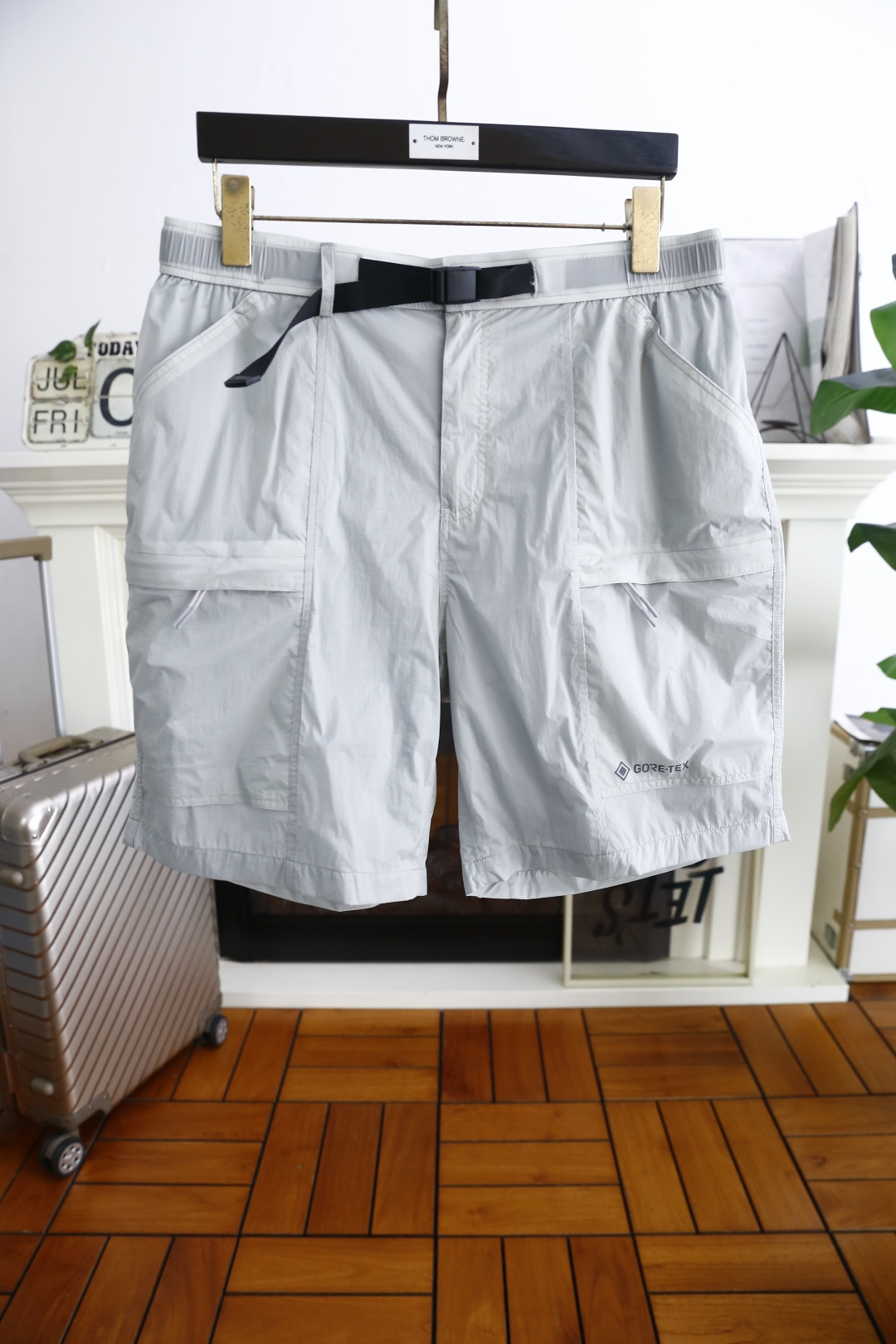 NO:462840,Mo*cler. 2025 summer new product for men's fashionable casual shorts!  The overall simple design, classic and versatile style, without too much decoration, the main fabric and style!  Luxury classic brand LOGO is the highlight of details. The fabric is made of top-quality comfortable fabrics, moderate thickness, skin-friendly on the upper body, breathable, and has a good sense of crispness. Orders of the full quality!  Counter size M-3XL, shipped the next day!  , Moncler, shorts, alexander wang19860909蒙口/Mo*cler. 2025夏季新品男士时尚休闲短裤！整体简约的设计,经典百搭的款式 没有过多的装饰 主打面料与版型！奢华经典品牌LOGO作为细节亮点 面料采用顶级舒适面料,厚度适中,上身亲肤 透气,能有很好的挺括感 全品相的订单！专柜尺码M-3XL,隔天出货！,,Moncler,shorts,alexander wang,Men's clothing