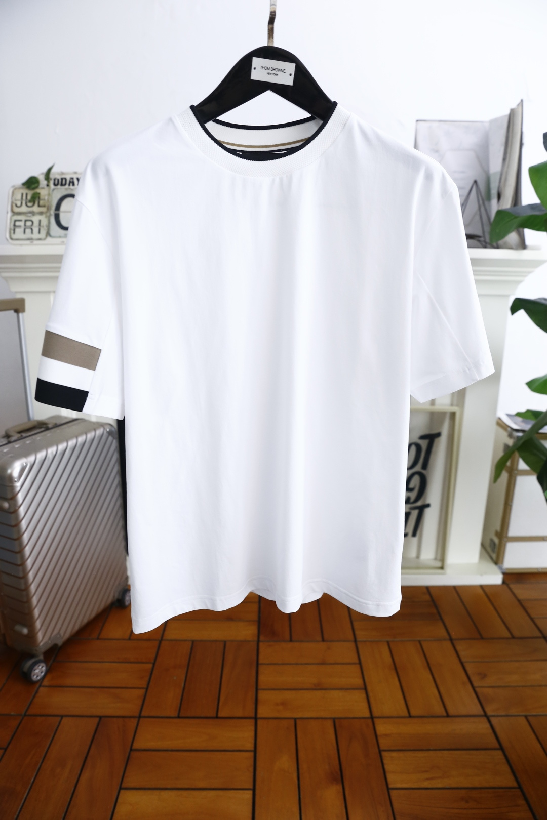 NO:459865,Jeni*/Ze*na. New summer products for men's short-sleeved fashion classic round neck design!  High-end custom versatile styles. Classic brand element designs can be easily controlled by anyone. Use top-quality comfortable and breathable fabrics!  It is very high-end and understandable. It must be purchased!  Soft, skin-friendly and breathable, and has a very crisp and drooping feeling. The upper body is fashionable and fashionable, and it is a must-have item for trendy men!  Counter size M-5XL, shipped the next day!  ,zegna,T-shirt,alexander wang19860909杰尼*/Ze*na. 夏季新品男士短袖时尚经典圆领设计！高级定制百搭款式 经典品牌元素设计任何人都可以轻松驾驭 采用顶级舒适透气面料！非常显档次懂货的必须入！柔软亲肤透气 ,又有很好的挺括 垂感 上身时尚潮流色系,潮男必备单品！专柜尺码M-5XL,隔天出货！,,zegna,T-shirt,alexander wang,Men's clothing