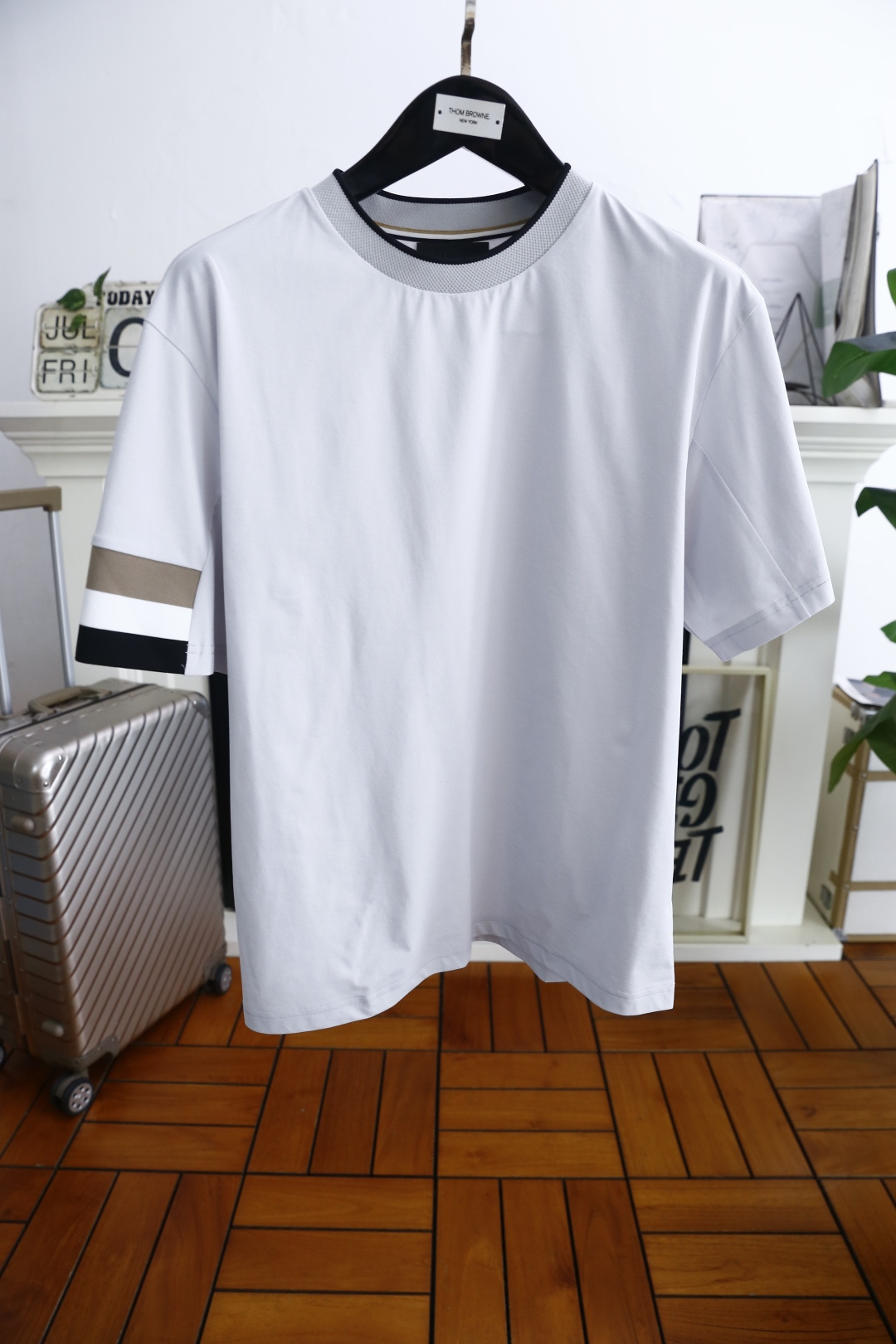 NO:462812,Jeni*/Ze*na. 2025 summer new product for men's short-sleeved fashion classic round neck design!  High-end custom versatile styles. Classic brand element designs can be easily controlled by anyone. Use top-quality comfortable and breathable fabrics!  It is very high-end and understandable. It must be purchased!  Soft, skin-friendly and breathable, and has a very crisp and drooping feeling. The upper body is fashionable and fashionable, and it is a must-have item for trendy men!  Counter size M-5XL, shipped the next day!  ,zegna,T-shirt,alexander wang19860909杰尼*/Ze*na. 2025夏季新品男士短袖时尚经典圆领设计！高级定制百搭款式 经典品牌元素设计任何人都可以轻松驾驭 采用顶级舒适透气面料！非常显档次懂货的必须入！柔软亲肤透气 ,又有很好的挺括 垂感 上身时尚潮流色系,潮男必备单品！专柜尺码M-5XL,隔天出货！,,zegna,T-shirt,alexander wang,Men's clothing