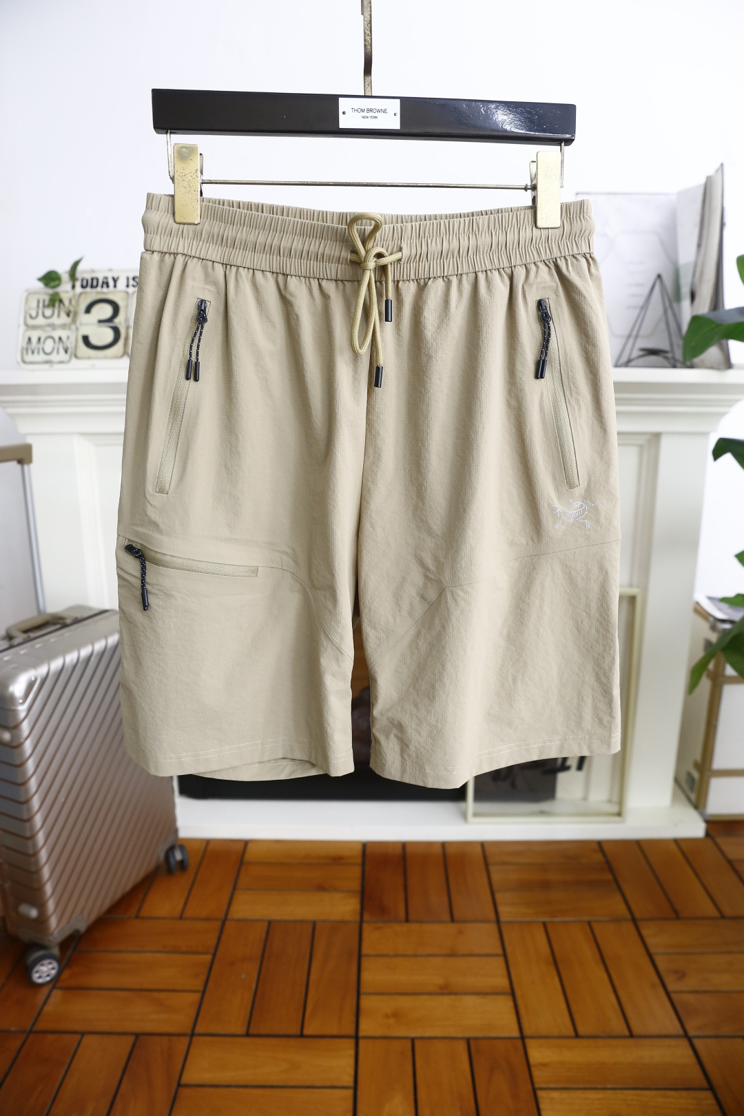 NO:459892,Archaeopteryx.ss Summer New Men's Shorts Luxury Classic Brand Logo Design with Comfortable Quick-Drying Fabric!  Share taste and value. It is very comfortable to wear, low-key and luxurious. It is very classy when worn. There is no need to say much about the trouser style and cutting. The upper body is exquisite and vivid. It is truly first-class and top-quality. It is a real palace-level casual shorts. The upper body is absolutely stylish and extremely luxurious. It is full of personality, atmospheric and versatile. It is a must-have when going out!  Size L-5XL, shipped the next day!  ,arc'teryx,shorts,alexander wang19860909始祖鸟. ss夏季新品男士短裤奢华经典品牌logo设计 采用舒适速干面料！品味与价值共享 身穿着非常舒适 低调不失奢华 穿出去非常有档次 裤型款式和裁剪亦无需多言 上身精致跃然.真正一等一顶级质料 真正殿堂级的休闲短裤 上身绝对的有型 极度奢华 个性十足,大气且百搭,出街必备！尺码L-5XL,隔天出货！,arc'teryx,shorts,alexander wang,Men's clothing