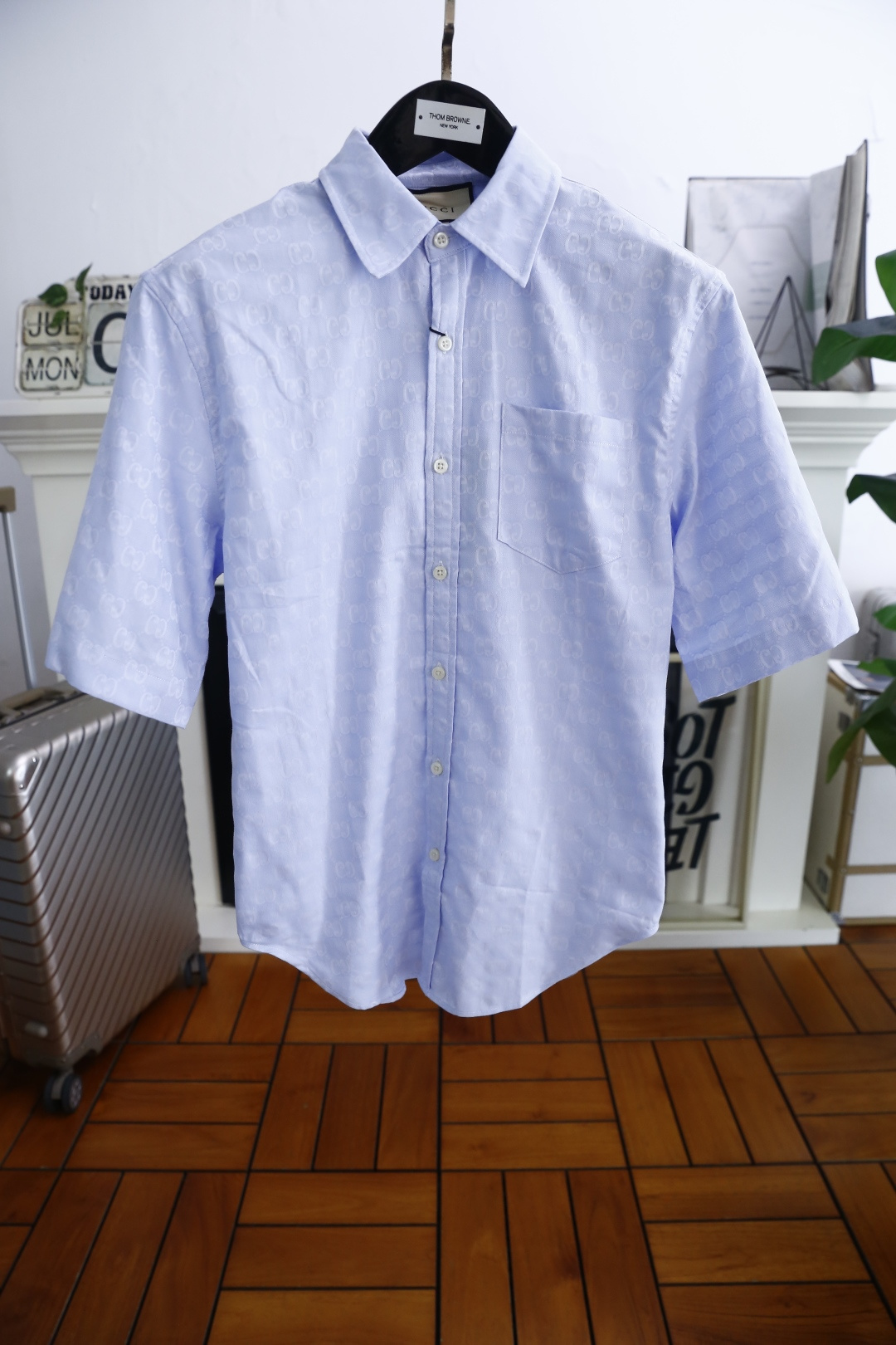 NO:459928,Bubble*/Burb*rry. New summer products!  Fashionable men's original single lapel shirt!  Luxury brand design The feel is very delicate and smooth, and has been processed with special craftsmanship, excellent skin-friendliness, and excellent aesthetic design, exquisite craftsmanship, smooth lines, and perfect match!  Easy to upgrade the sense of fashion, not easy to wrinkle, neatly car, complete three standards, rare good products. Counter size S-XXL, shipped the next day!  ,burberry,burberry,shirts,alexander wang19860909巴宝*/Burb*rry. 夏季新品！时尚男士原单翻领衬衫！奢华品牌设计 手感非常细腻柔顺,经过特殊工艺处理,亲肤性极佳,非常出彩的美学设计,工艺精湛,线条流畅,完美搭配！轻松将时髦感进阶 不易起皱,车工整齐,三标齐全难得一见的好货 专柜尺码S-XXL,隔天出货！,,burberry,burberry,shirts,alexander wang,Men's clothing