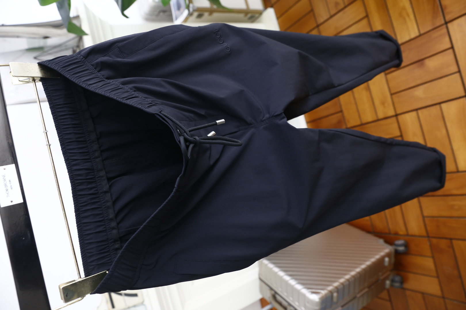 🔥古驰/G*cci.
25夏季新品！时尚男士松紧腰休闲裤！采用进口舒适透气面料，奢华经典品牌LOGO设计