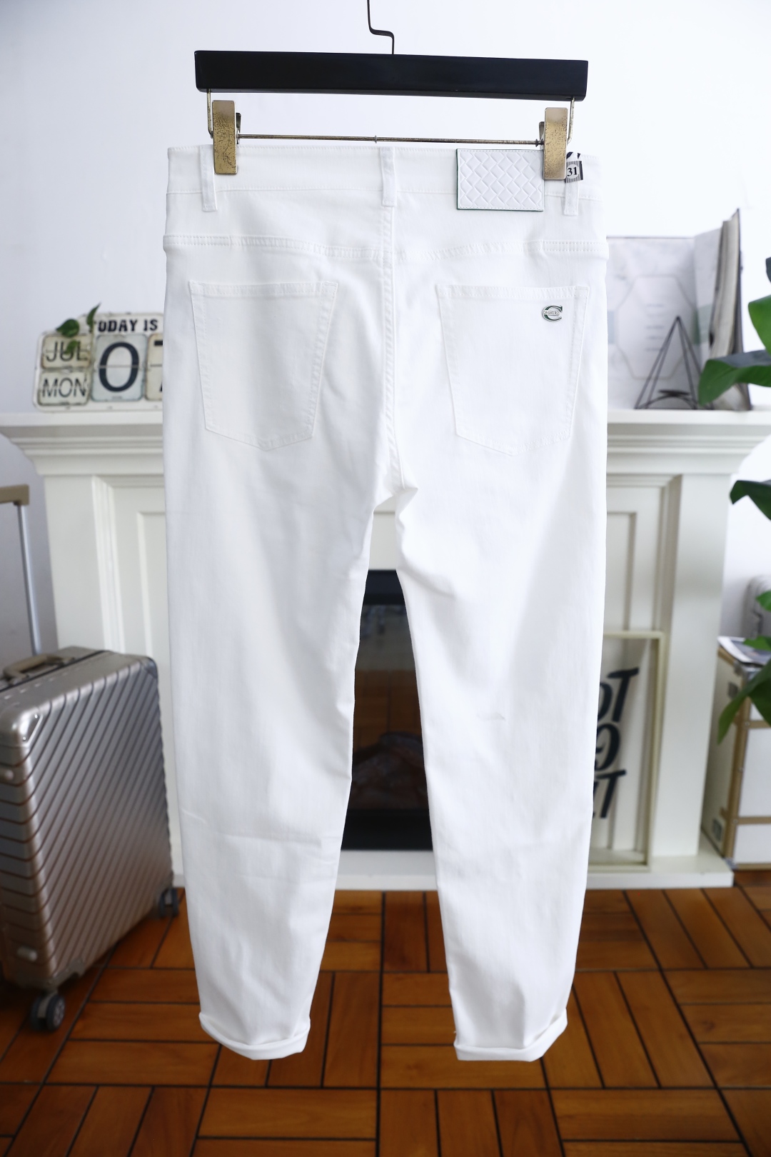 🔥卡瓦丽.
25夏季新品高端男士休闲裤！奢华经典品牌LOGO配饰 海外专柜热销款 身穿着非常舒适 低调不