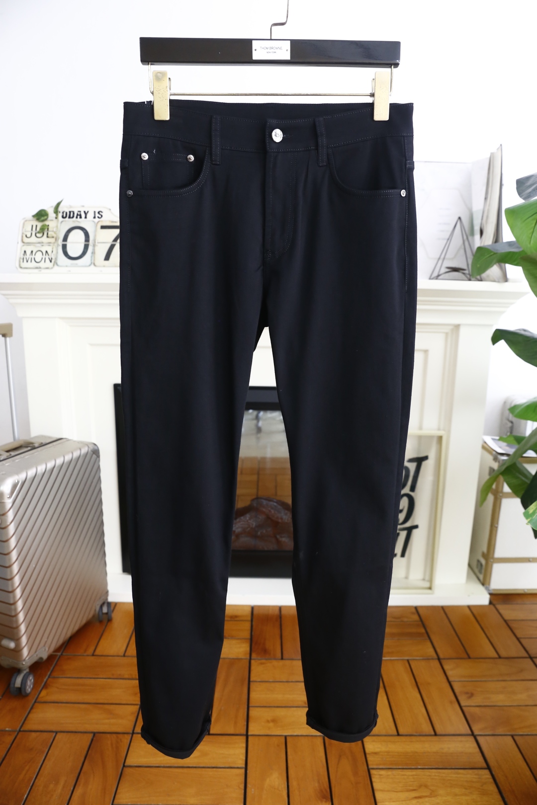 🔥杰尼*/Ze*na.
25夏季新品高端男士休闲裤！奢华经典品牌LOGO配饰 海外专柜热销款 身穿着非常