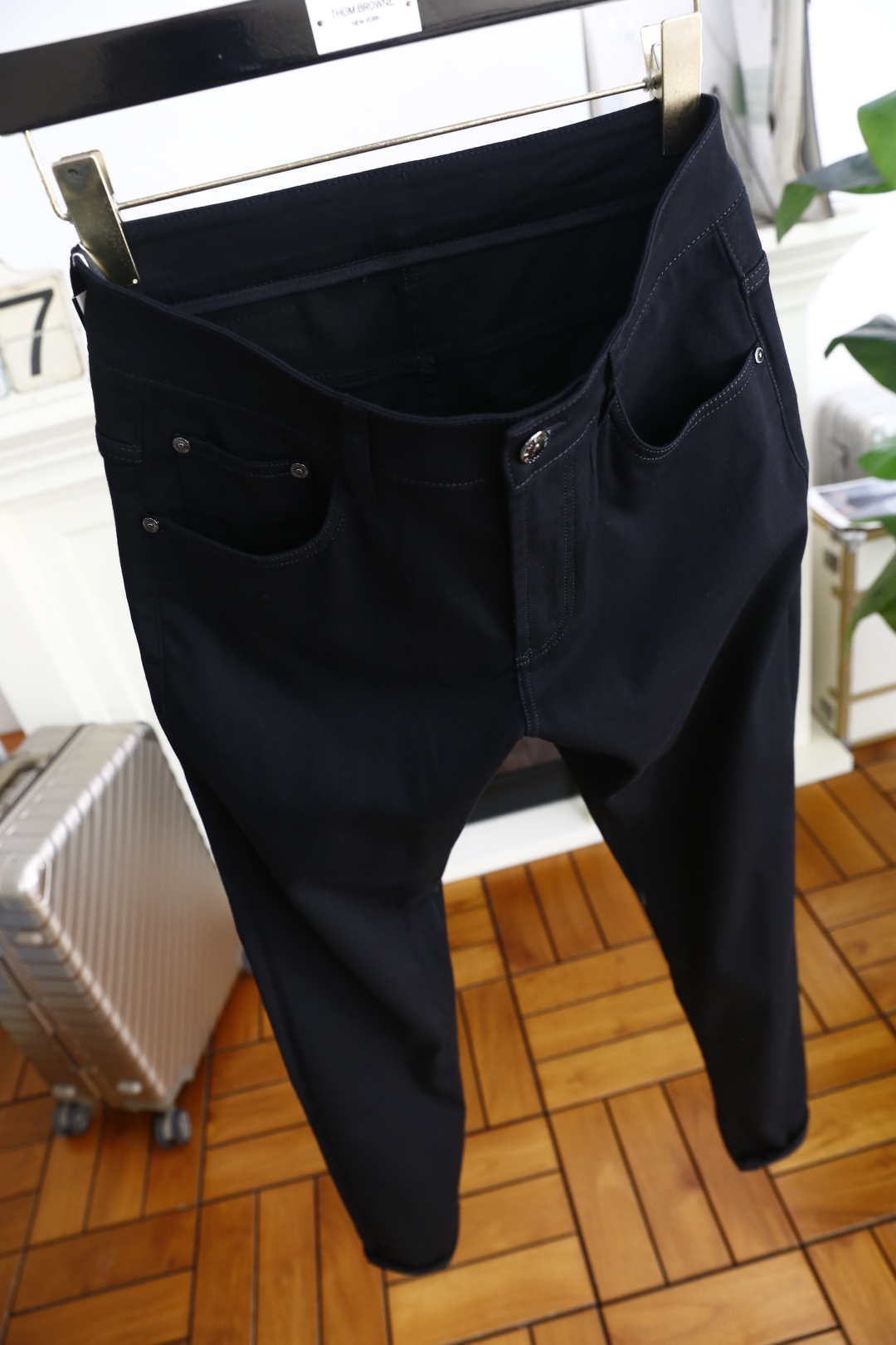 🔥杰尼*/Ze*na.
25夏季新品高端男士休闲裤！奢华经典品牌LOGO配饰 海外专柜热销款 身穿着非常