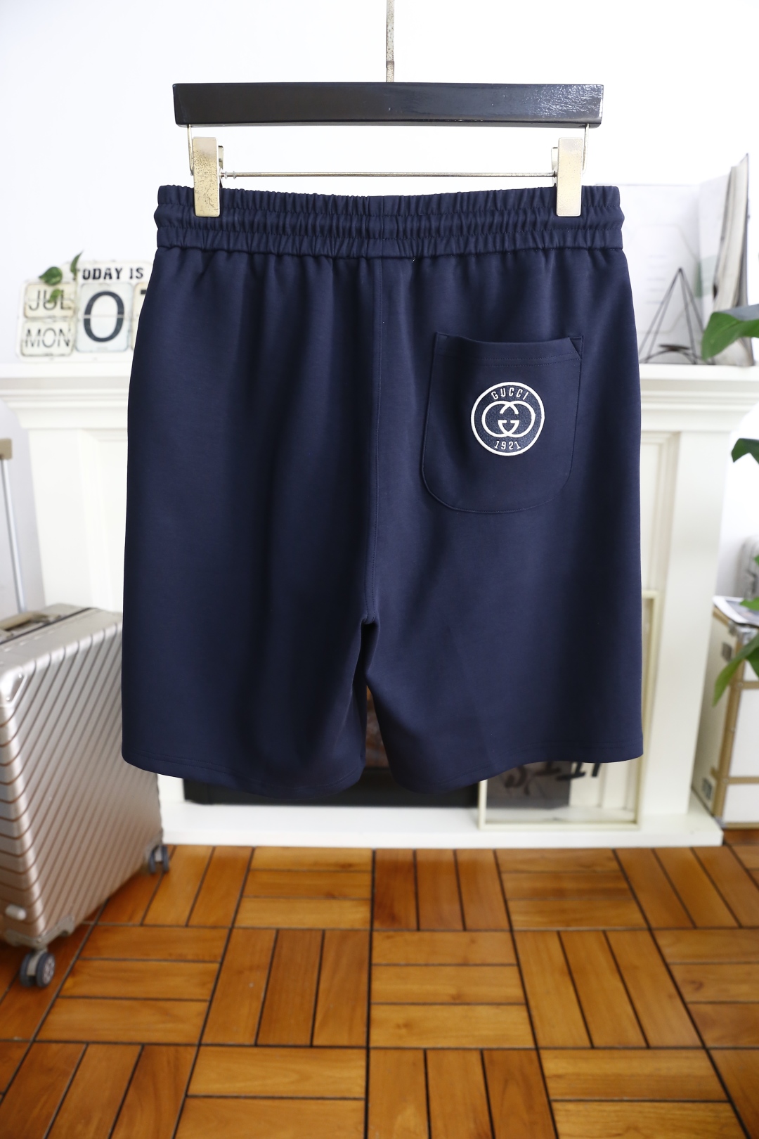 🔥古驰/Gu*ci.
2025夏季新品！时尚原單男士百搭松紧腰短裤采用舒适面料亲肤感极佳🍃奢华经典品牌l