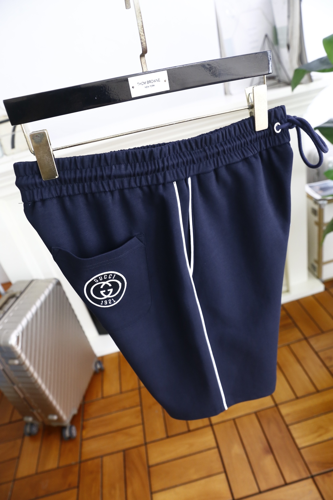 🔥古驰/Gu*ci.
2025夏季新品！时尚原單男士百搭松紧腰短裤采用舒适面料亲肤感极佳🍃奢华经典品牌l