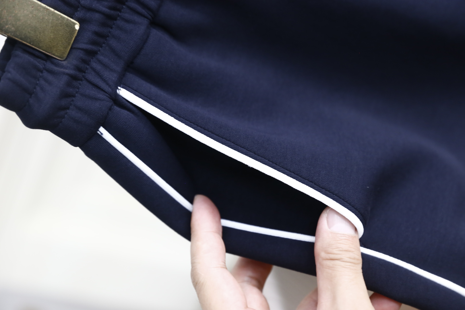🔥古驰/Gu*ci.
2025夏季新品！时尚原單男士百搭松紧腰短裤采用舒适面料亲肤感极佳🍃奢华经典品牌l