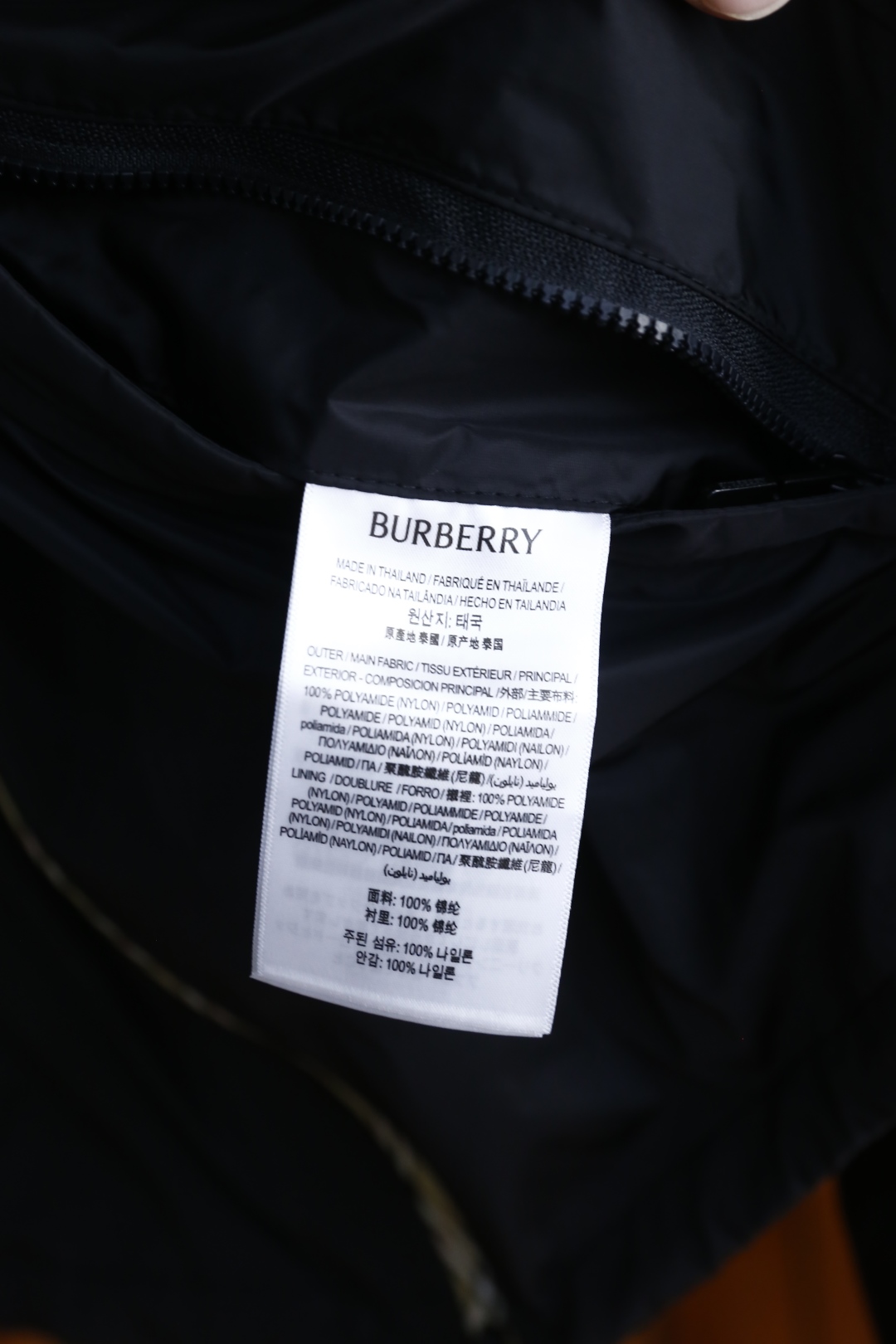 🔥巴宝丽/Bur*erry.
2025夏季新品时尚连帽防晒衣👍🏼胸前奢华经典品牌logo设计👍高级定制 
