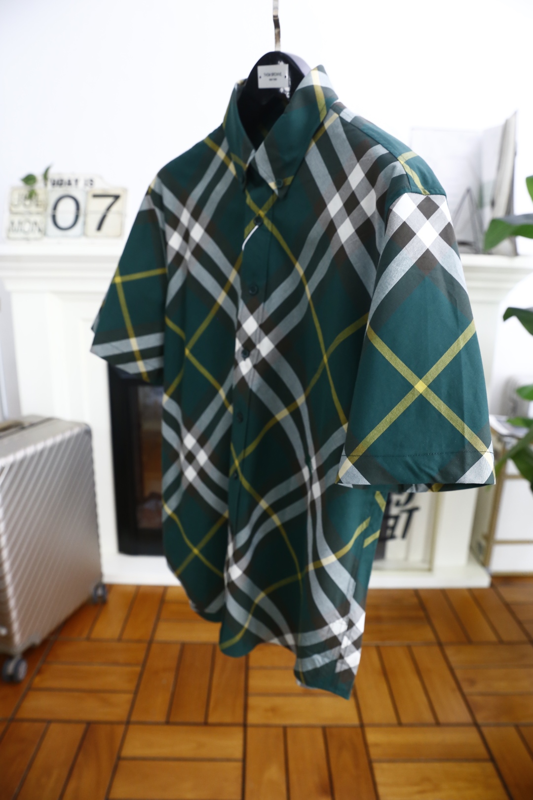 🔥巴宝*/Burb*rry. 
2025夏季新品！专柜GW同步经典格子短袖衬衫发售 原单狠货 奢华品牌设