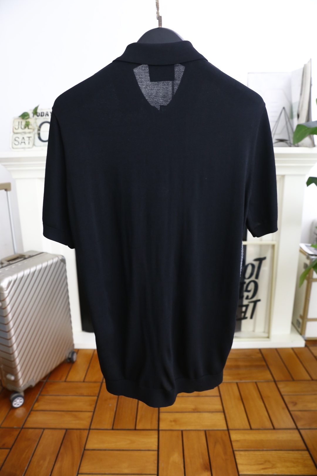🔥kiton.
25夏季新品🆕专柜官网同步发售！时尚男士翻领针织衫！奢华经典品牌原版五金拉链配搭精致LO
