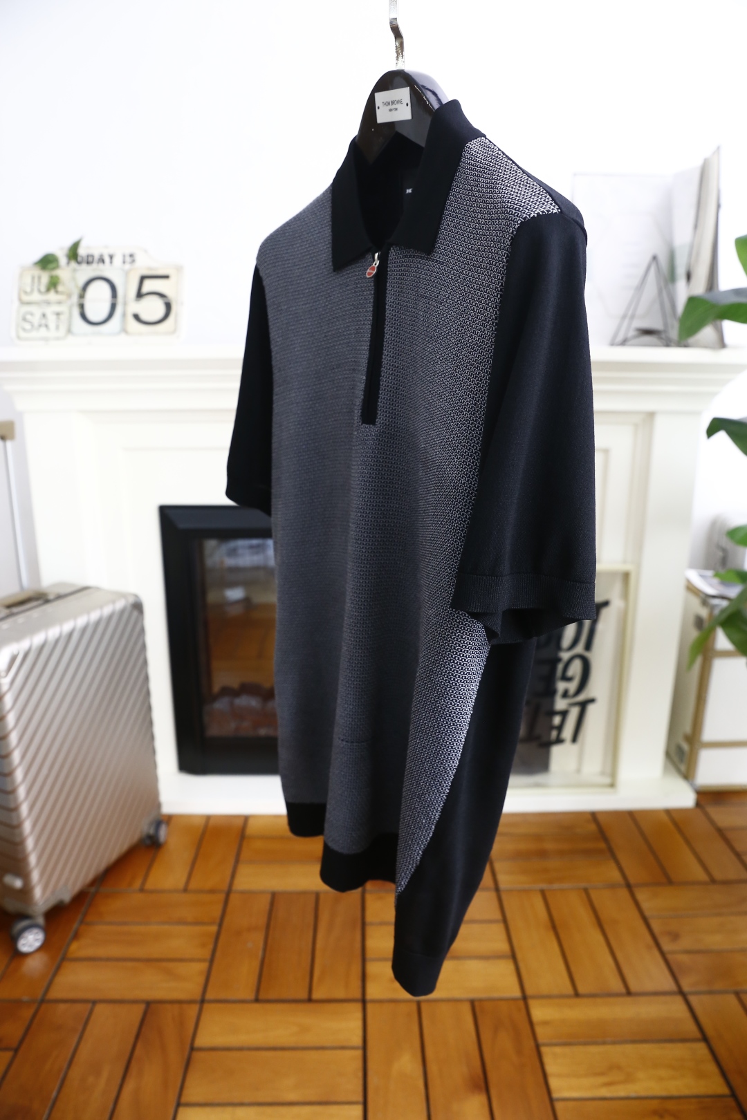 🔥kiton.
25夏季新品🆕专柜官网同步发售！时尚男士翻领针织衫！奢华经典品牌原版五金拉链配搭精致LO