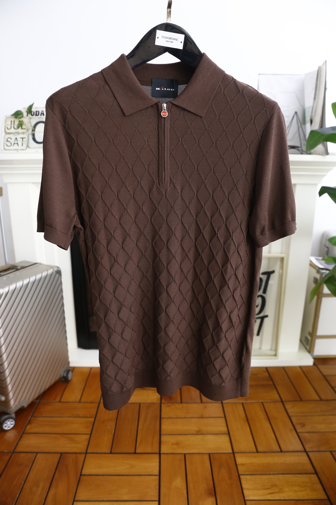 🔥kiton.
25夏季新品🆕专柜官网同步发售！时尚男士翻领针织衫！奢华经典品牌原版五金拉链配搭精致LO