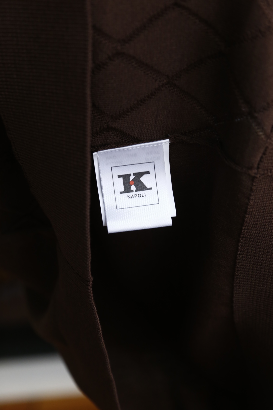 🔥kiton.
25夏季新品🆕专柜官网同步发售！时尚男士翻领针织衫！奢华经典品牌原版五金拉链配搭精致LO