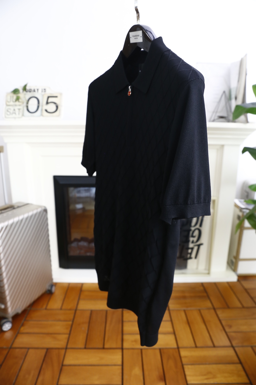 🔥kiton.
25夏季新品🆕专柜官网同步发售！时尚男士翻领针织衫！奢华经典品牌原版五金拉链配搭精致LO