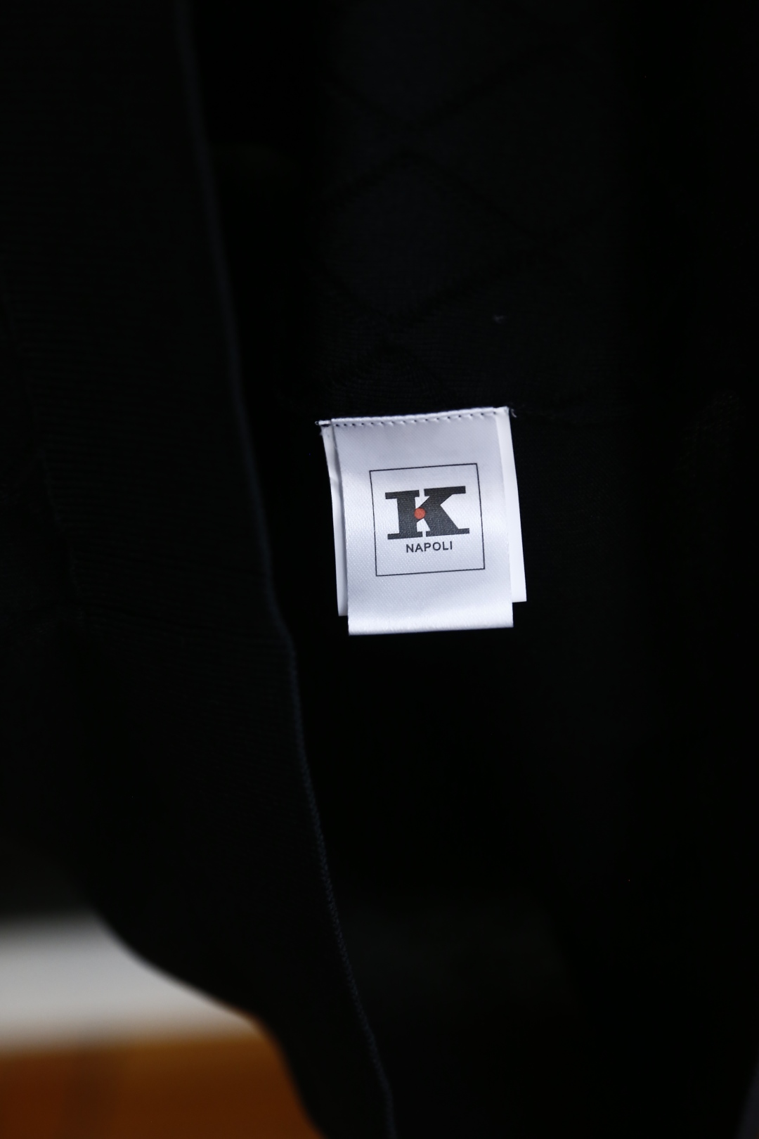 🔥kiton.
25夏季新品🆕专柜官网同步发售！时尚男士翻领针织衫！奢华经典品牌原版五金拉链配搭精致LO