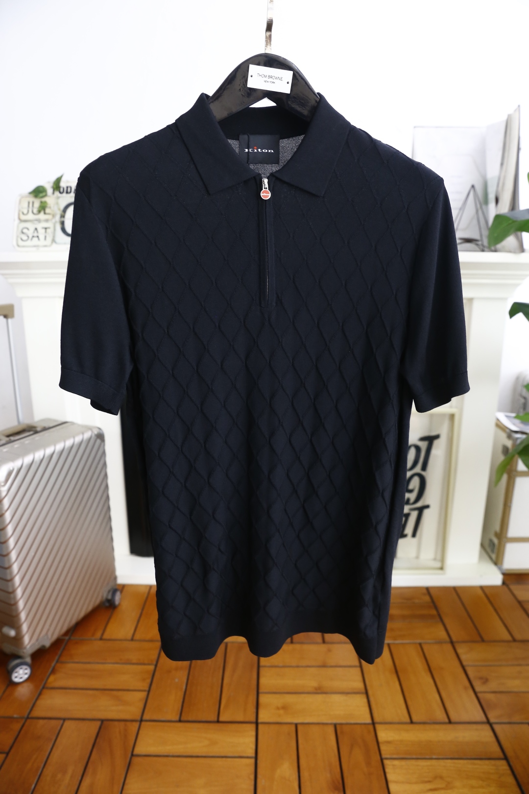 🔥kiton.
25夏季新品🆕专柜官网同步发售！时尚男士翻领针织衫！奢华经典品牌原版五金拉链配搭精致LO