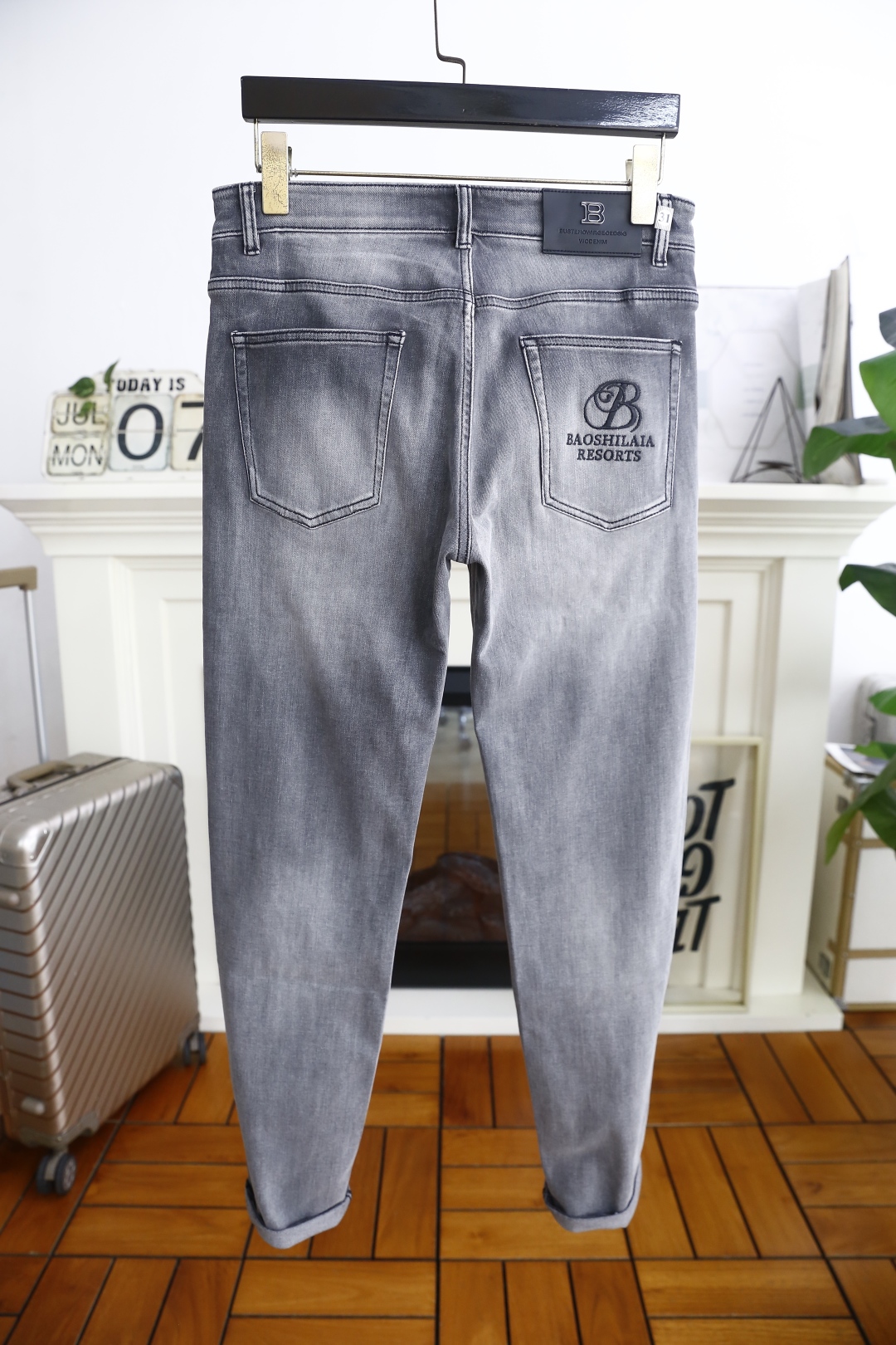 🔥巴宝丽/Burb*rry.
2025夏季新品！时尚男士夏季薄款牛仔裤👖采用客供水洗弹力牛仔裤！奢华经典