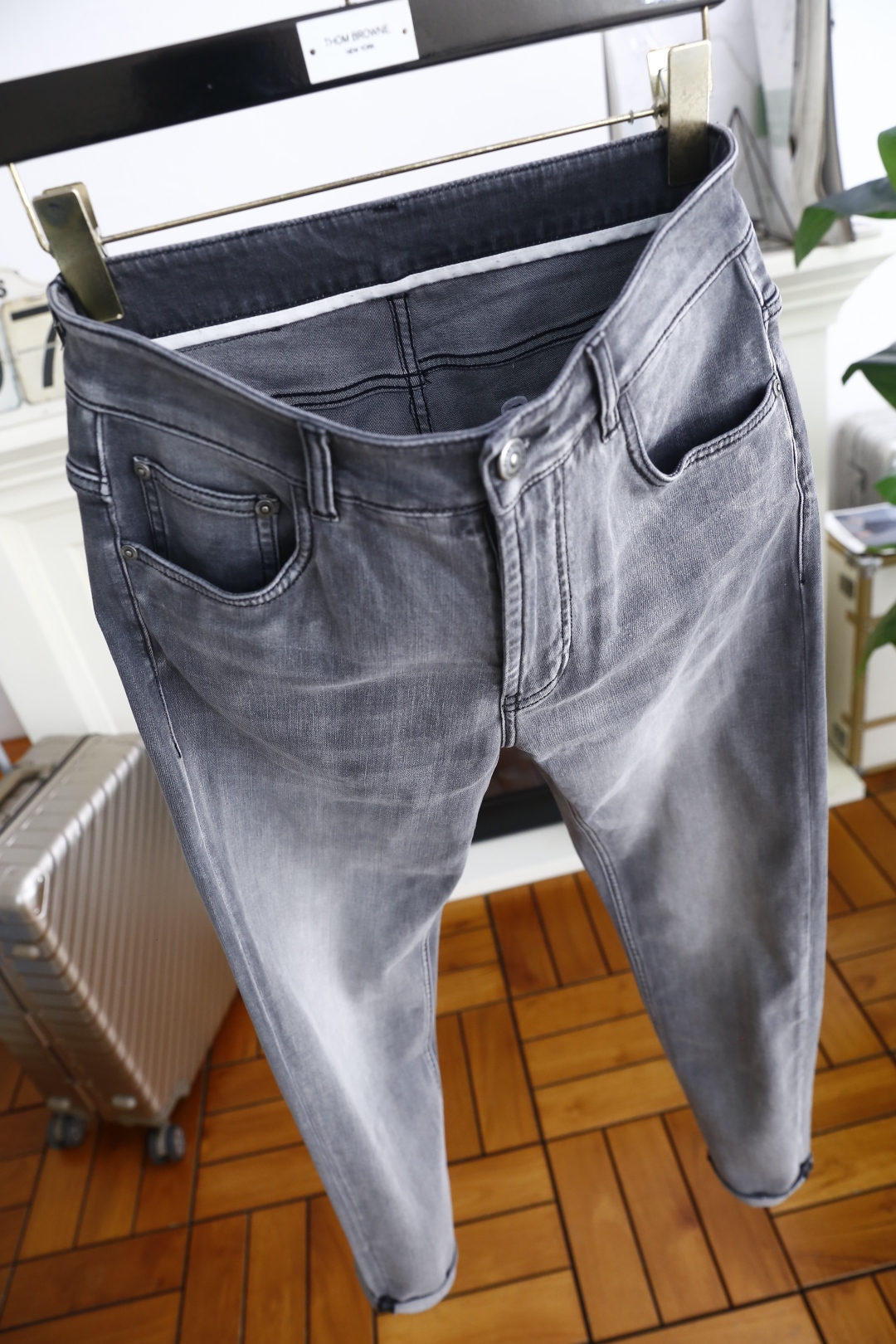 🔥巴宝丽/Burb*rry.
2025夏季新品！时尚男士夏季薄款牛仔裤👖采用客供水洗弹力牛仔裤！奢华经典