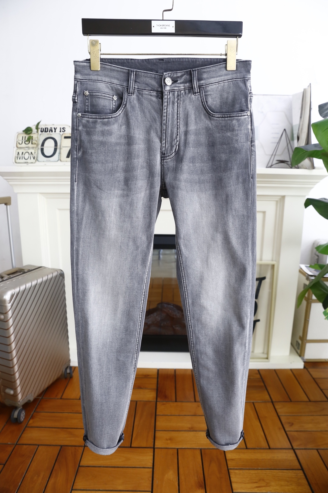 🔥巴宝丽/Burb*rry.
2025夏季新品！时尚男士夏季薄款牛仔裤👖采用客供水洗弹力牛仔裤！奢华经典