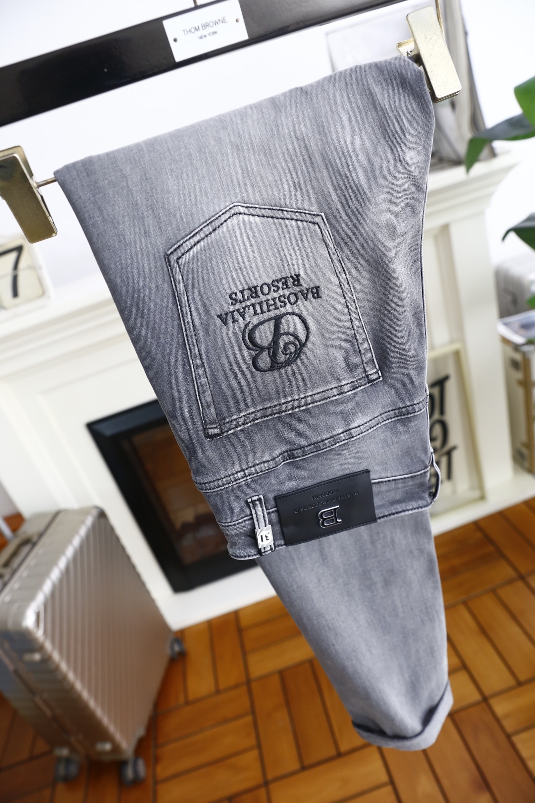 🔥巴宝丽/Burb*rry.
2025夏季新品！时尚男士夏季薄款牛仔裤👖采用客供水洗弹力牛仔裤！奢华经典