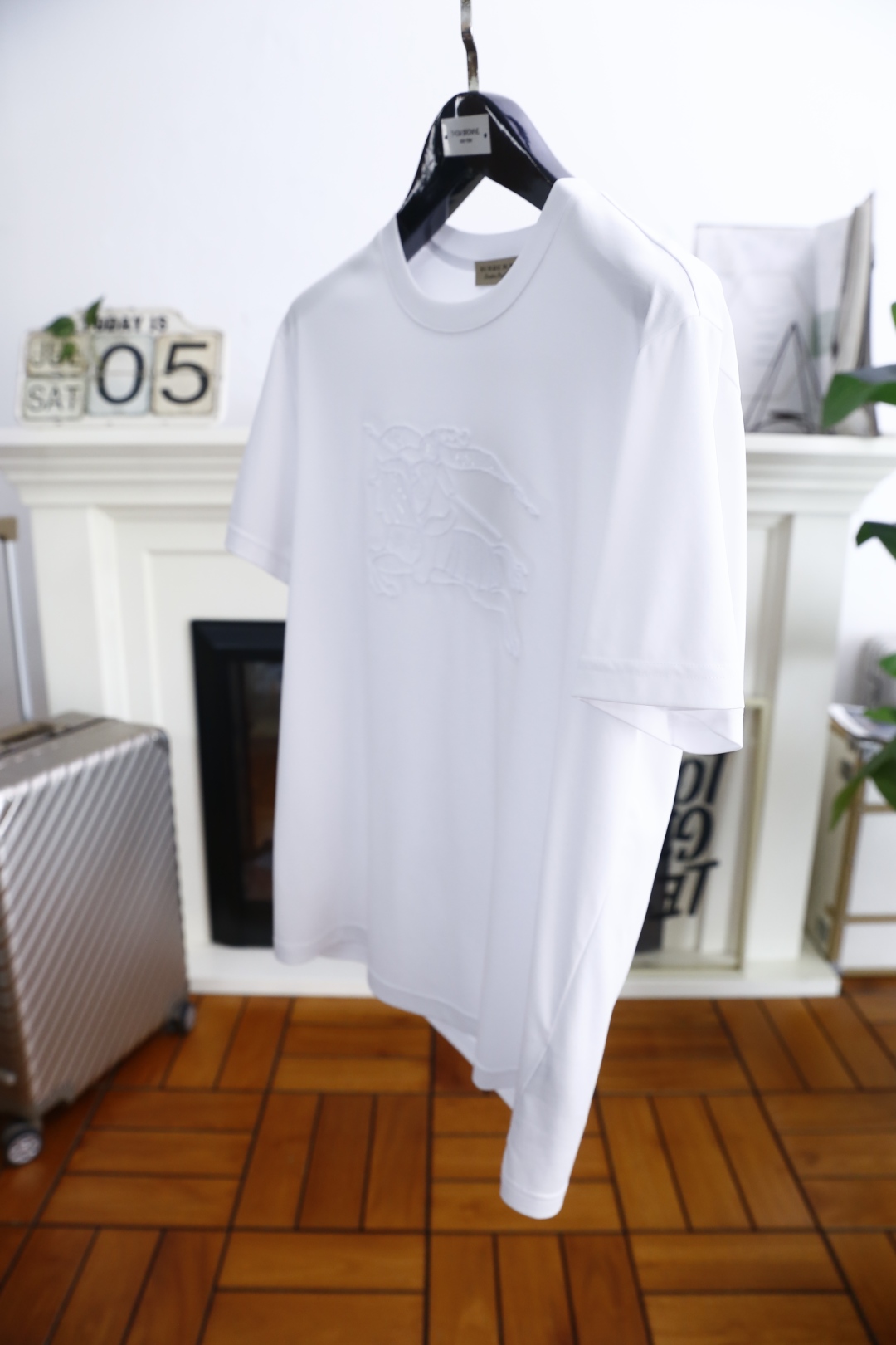🔥巴宝丽/Burbe*ry.
25Bur夏季新品男士圆领短袖🍃经典圆领设计！胸前品牌战马LOGO标识标注