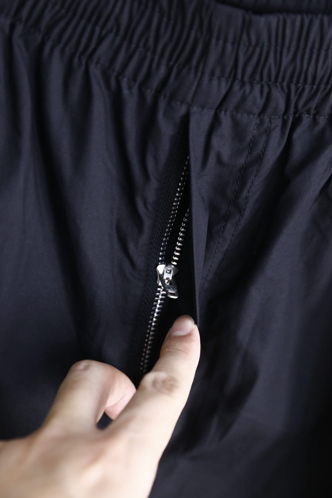 🔥古驰/Gu*ci.
2025ss夏季新品男士短裤👍奢华经典品牌logo设计 采用舒适速干面料！品味与价