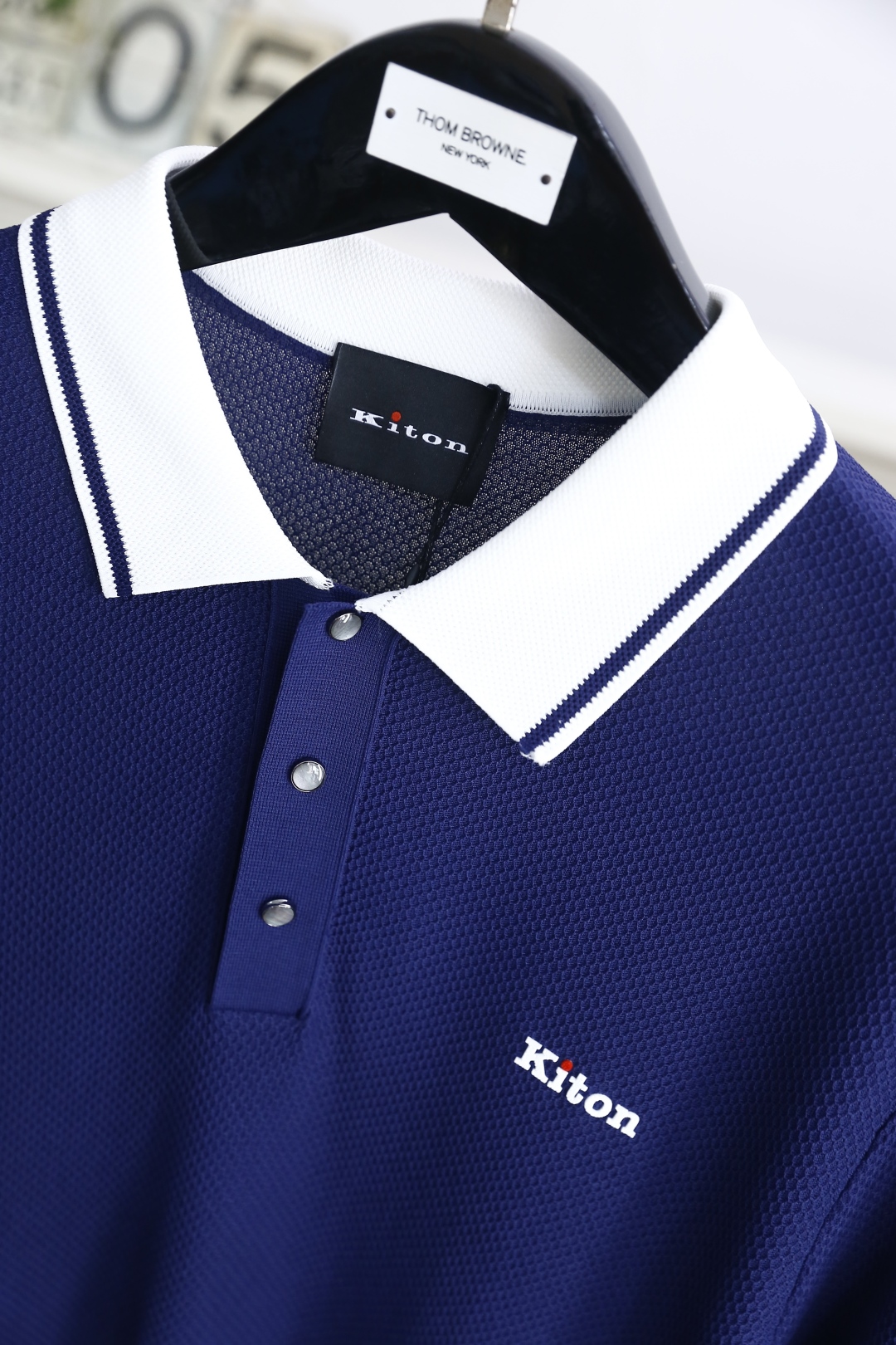 🔥kiton.
25夏季新品🆕专柜官网同步发售！时尚男士翻领针织衫！奢华经典品牌原版字母LOGO设计👍辅