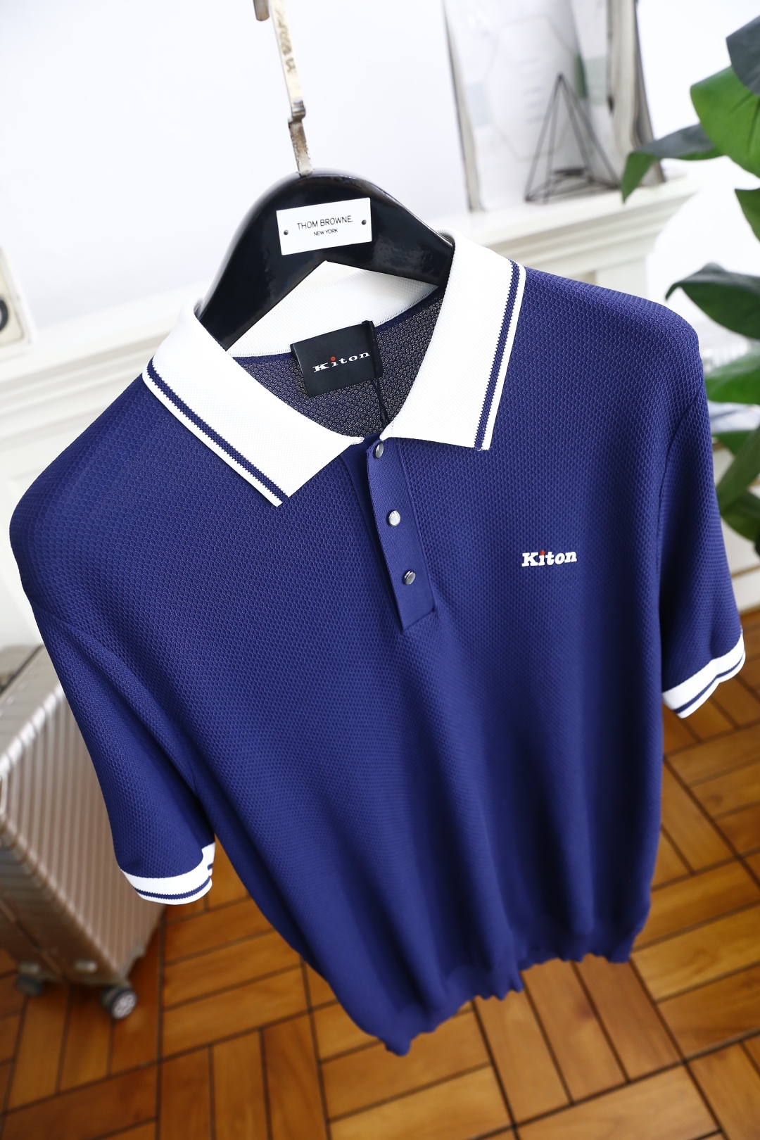 🔥kiton.
25夏季新品🆕专柜官网同步发售！时尚男士翻领针织衫！奢华经典品牌原版字母LOGO设计👍辅
