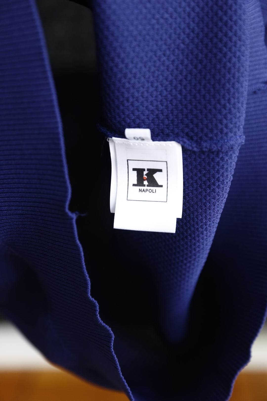 🔥kiton.
25夏季新品🆕专柜官网同步发售！时尚男士翻领针织衫！奢华经典品牌原版字母LOGO设计👍辅
