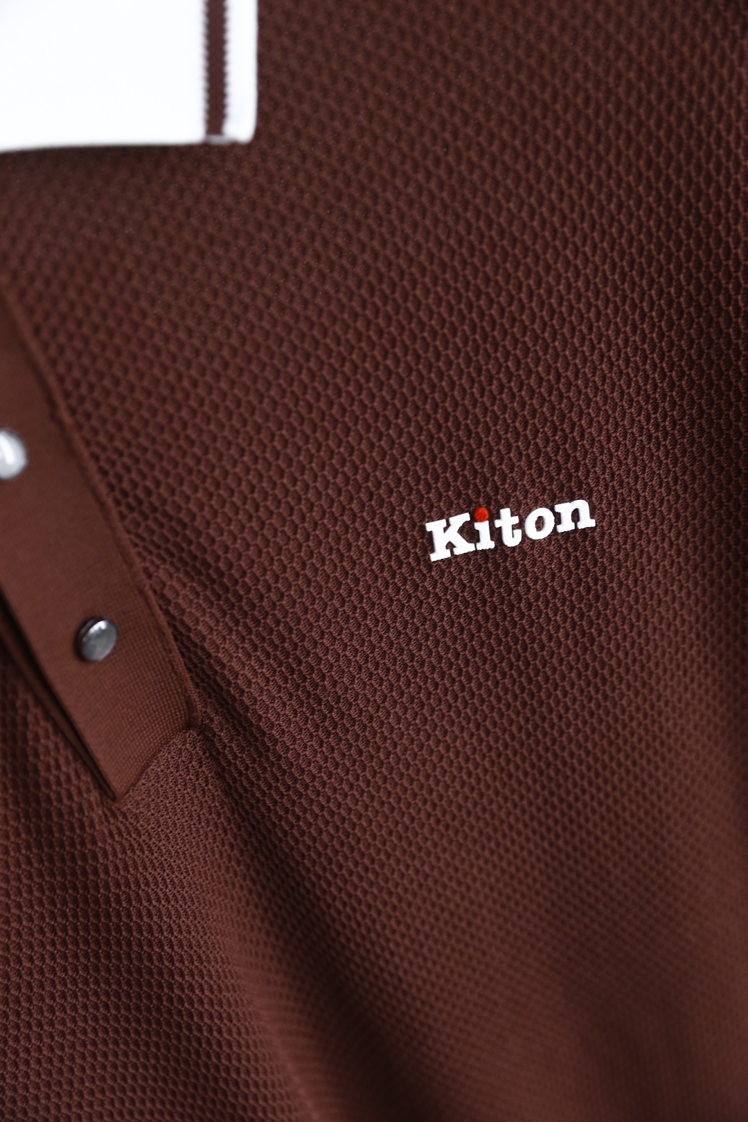 🔥kiton.
25夏季新品🆕专柜官网同步发售！时尚男士翻领针织衫！奢华经典品牌原版字母LOGO设计👍辅